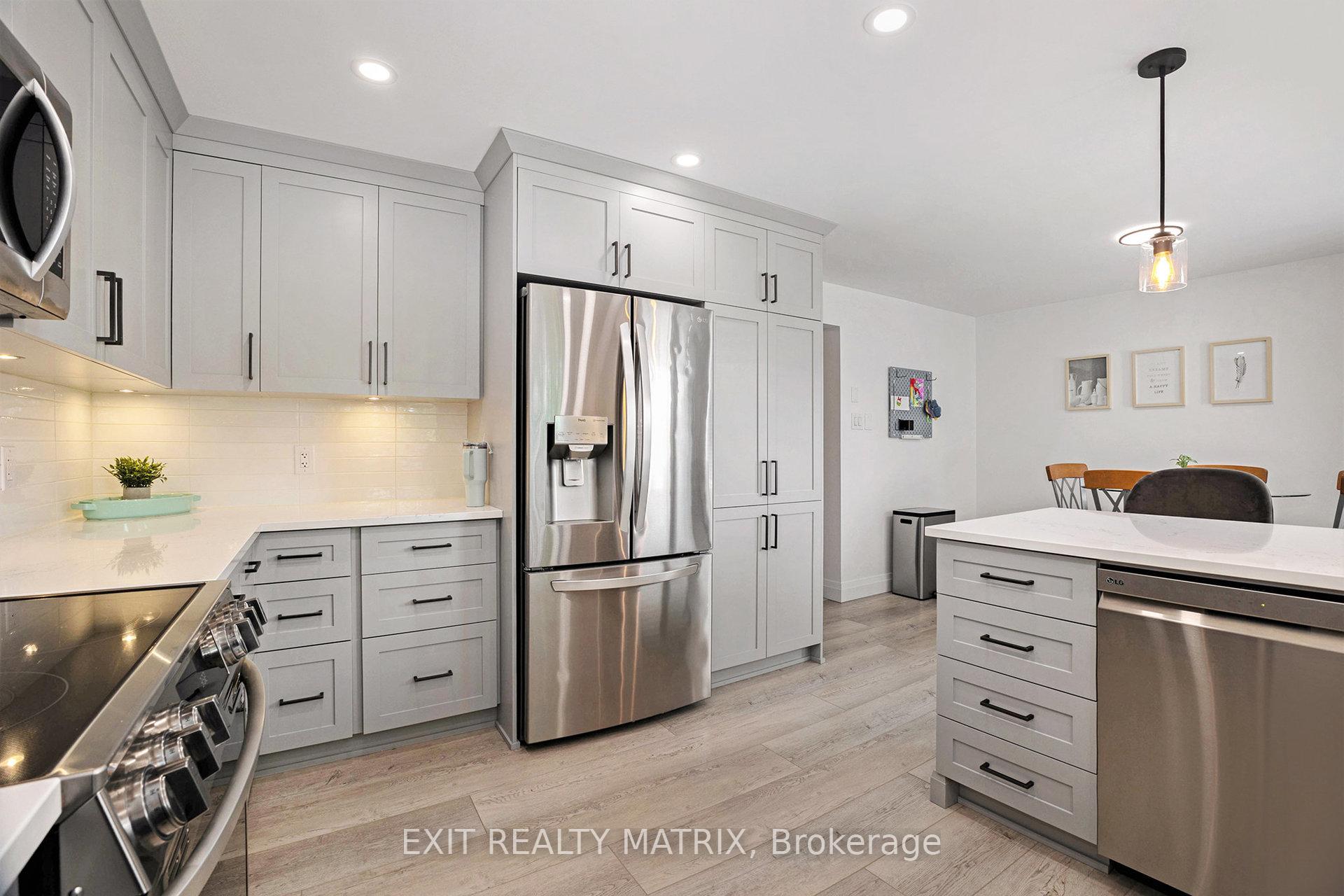 Photo 20 of 23 Weybridge Drive, Ottawa, Barrhaven - Cedargrove/Fraserdale — HOMEH