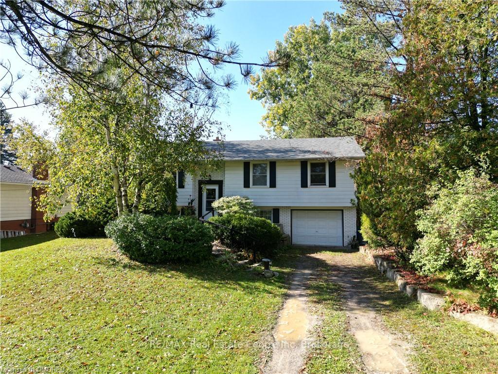 Front of 963 Garden Lane