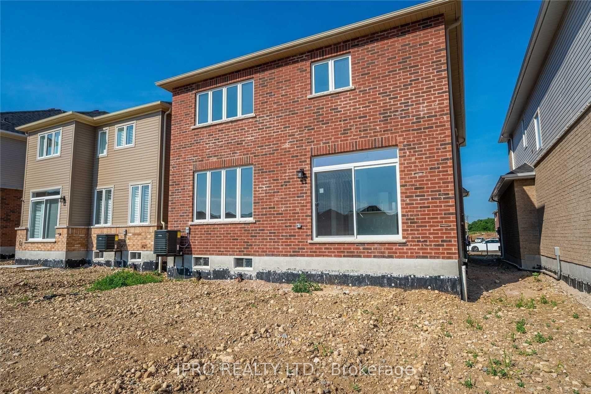 Photo 21 of 23 Attlebery Crescent, Brant, Paris — HOMEH