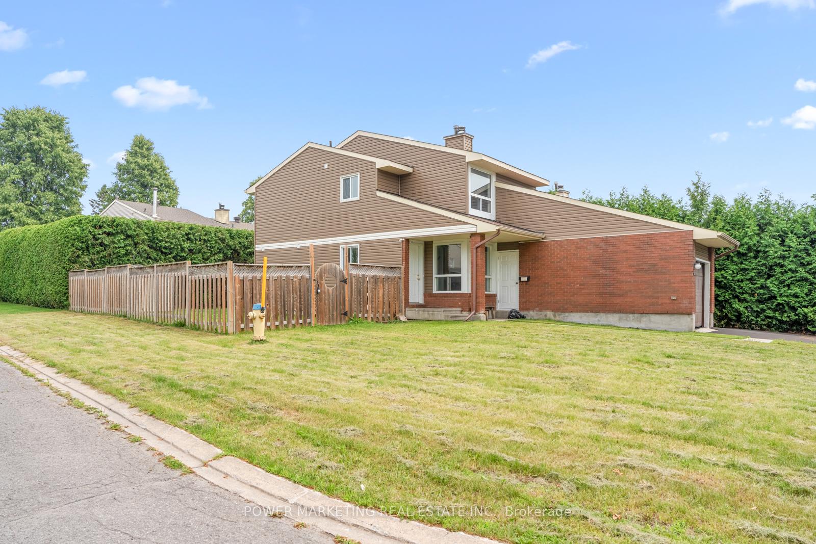 Photo 2 of 1631 Saxony Crescent, Ottawa, Pineview — HOMEH