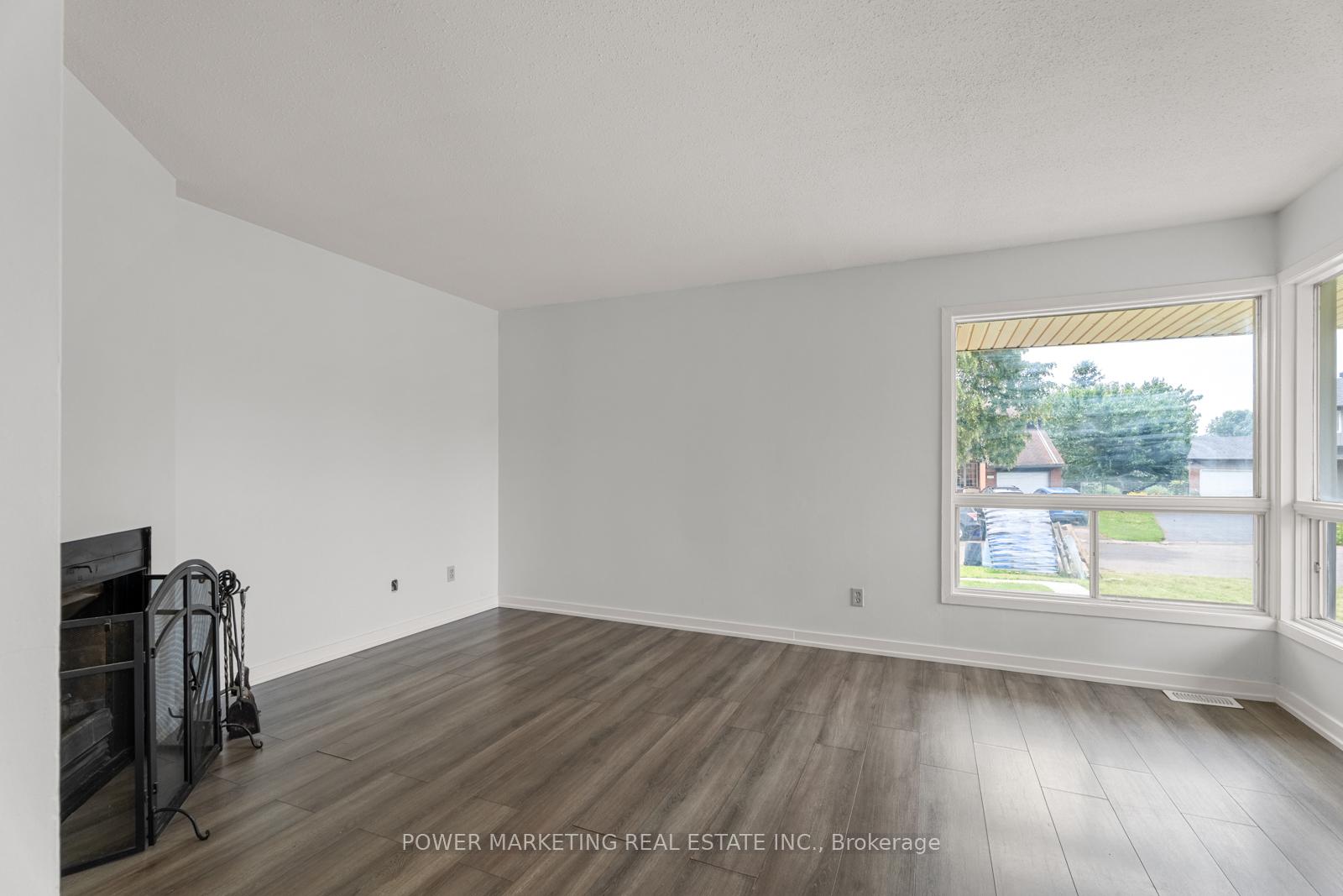 Photo 7 of 1631 Saxony Crescent, Ottawa, Pineview — HOMEH
