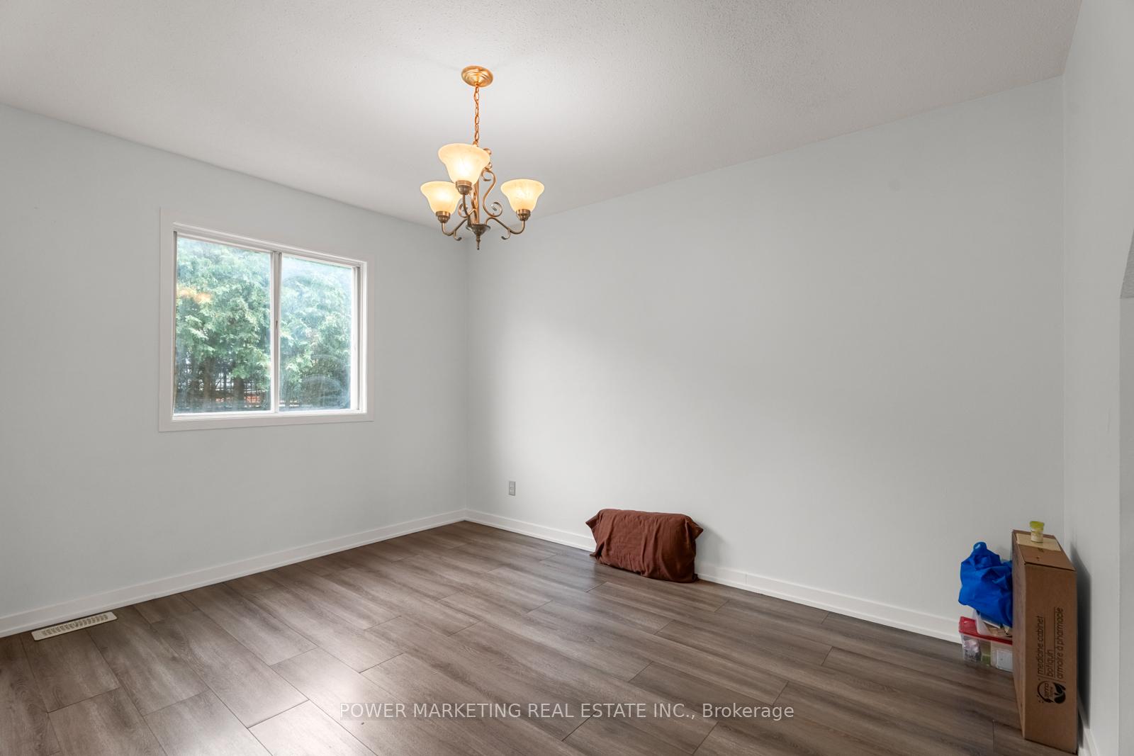 Photo 12 of 1631 Saxony Crescent, Ottawa, Pineview — HOMEH