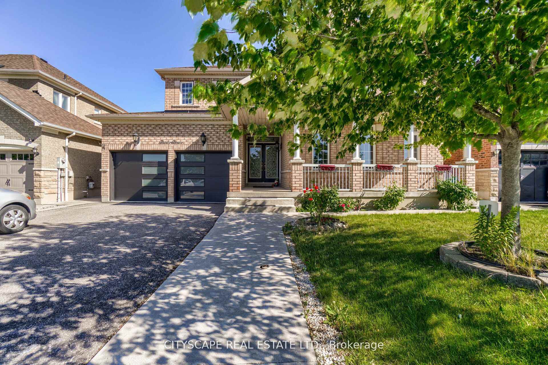 Front of 33 Huntspoint Drive