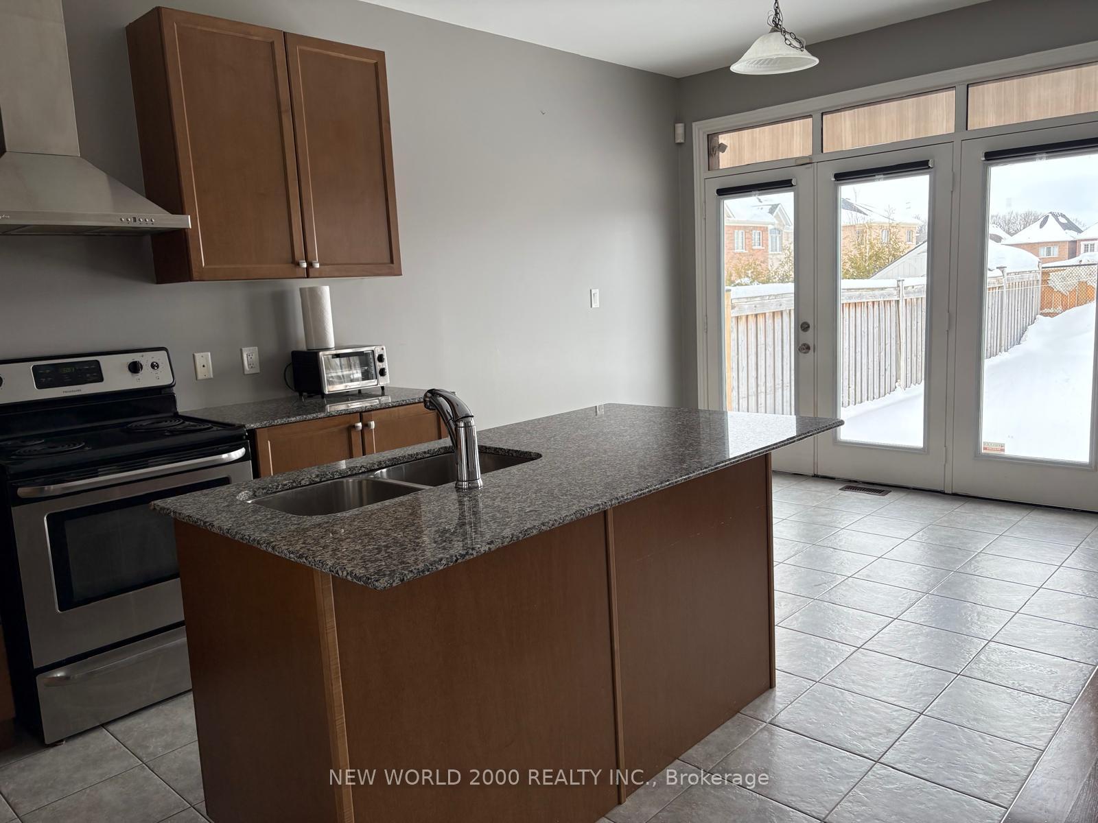 Photo 6 of 10 Peter Miller Street, Aurora, Rural Aurora — HOMEH