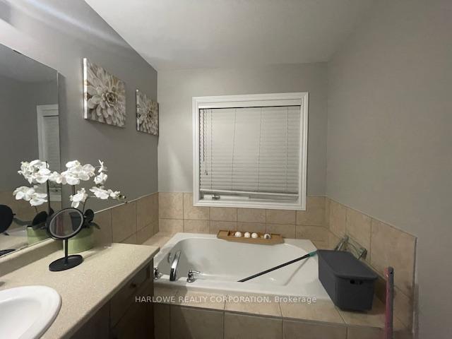 Photo 24 of 68 Thornbush Boulevard, Brampton, Northwest Brampton — HOMEH