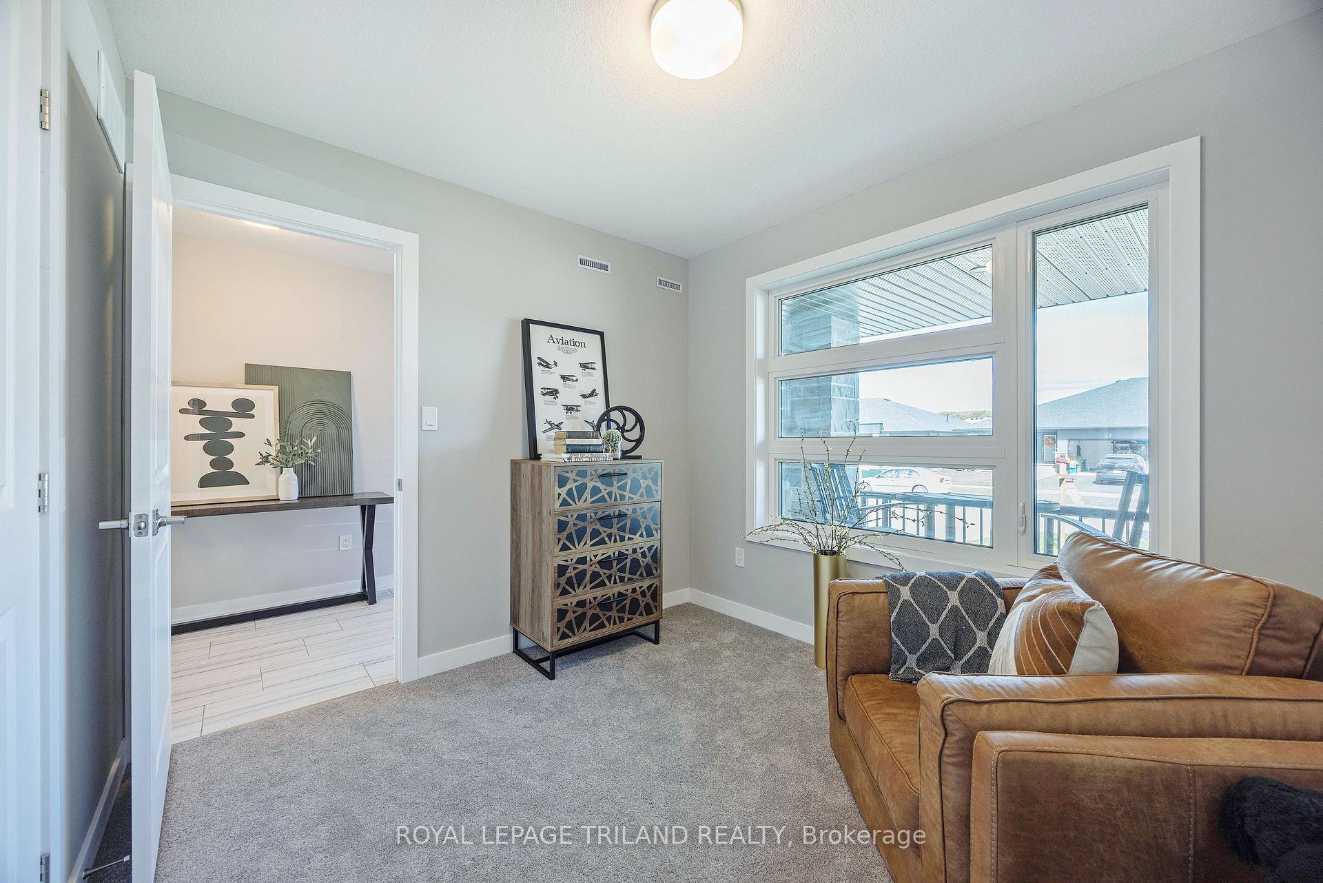 Photo 6 of 78 Empire Parkway, St. Thomas — HOMEH
