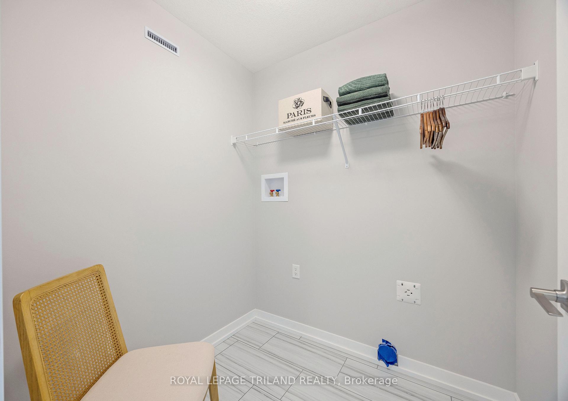 Photo 10 of 78 Empire Parkway, St. Thomas — HOMEH