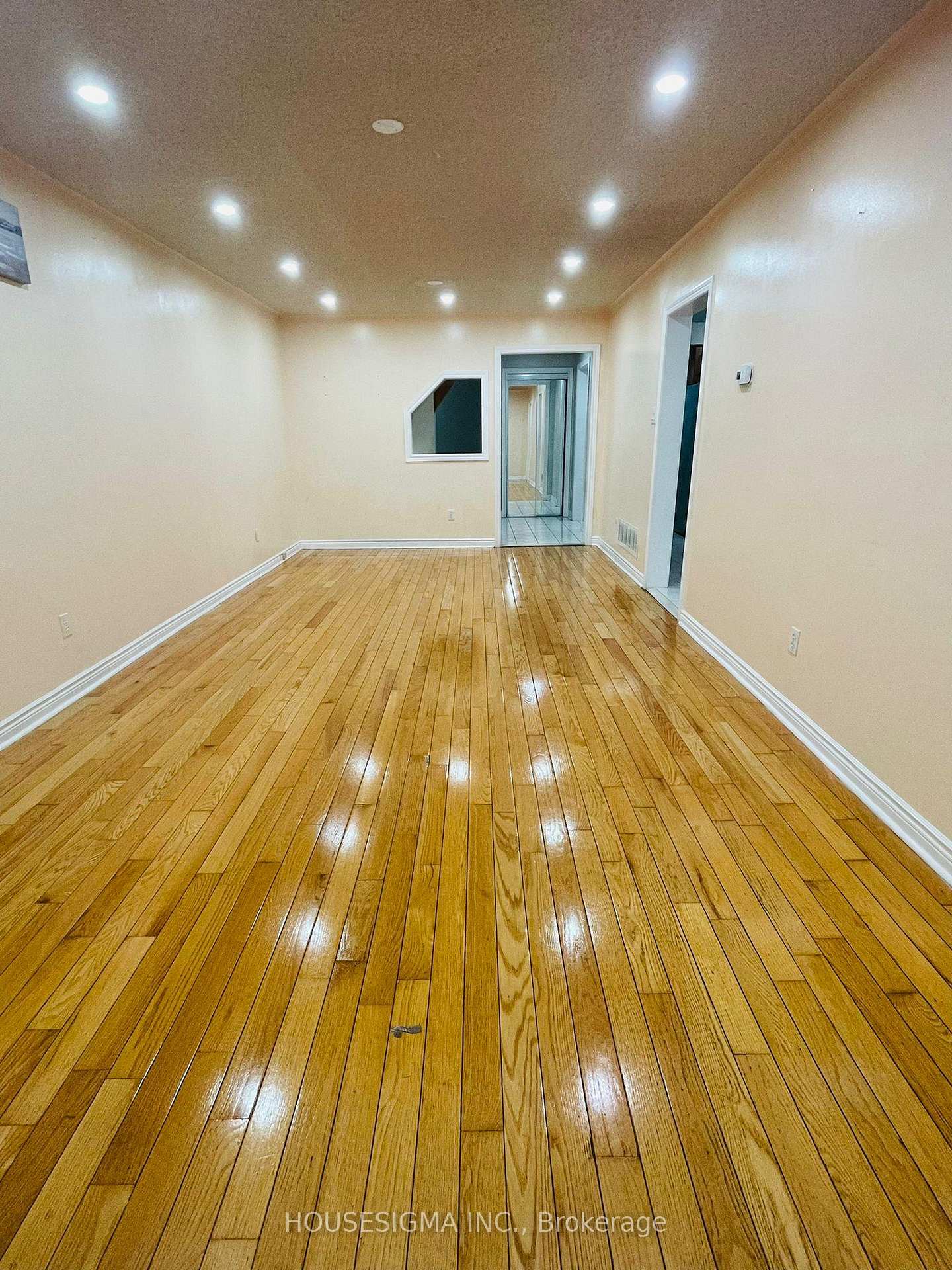 Photo 2 of 106 Black Oak Drive, Brampton, Sandringham-Wellington — HOMEH
