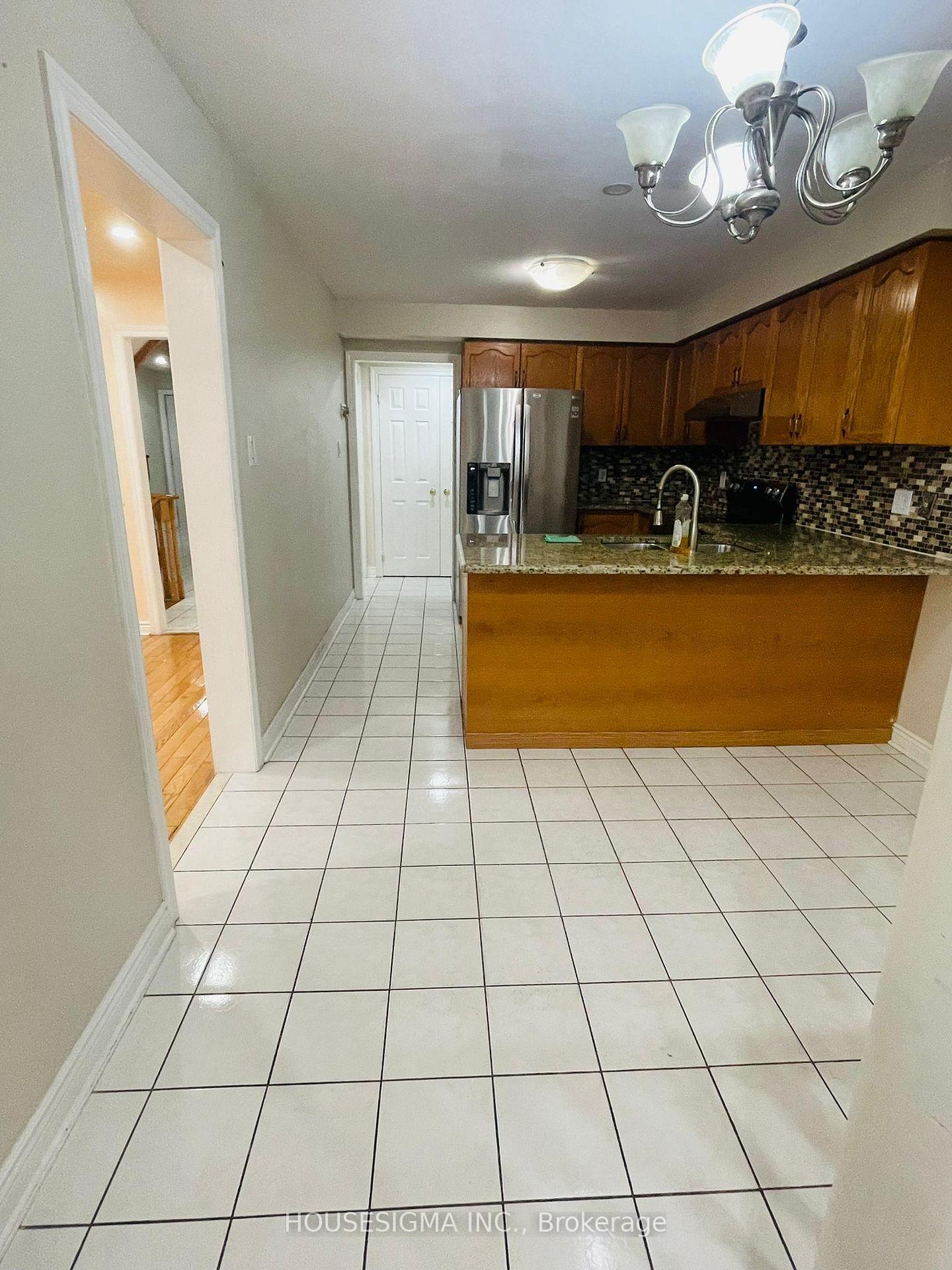 Photo 4 of 106 Black Oak Drive, Brampton, Sandringham-Wellington — HOMEH
