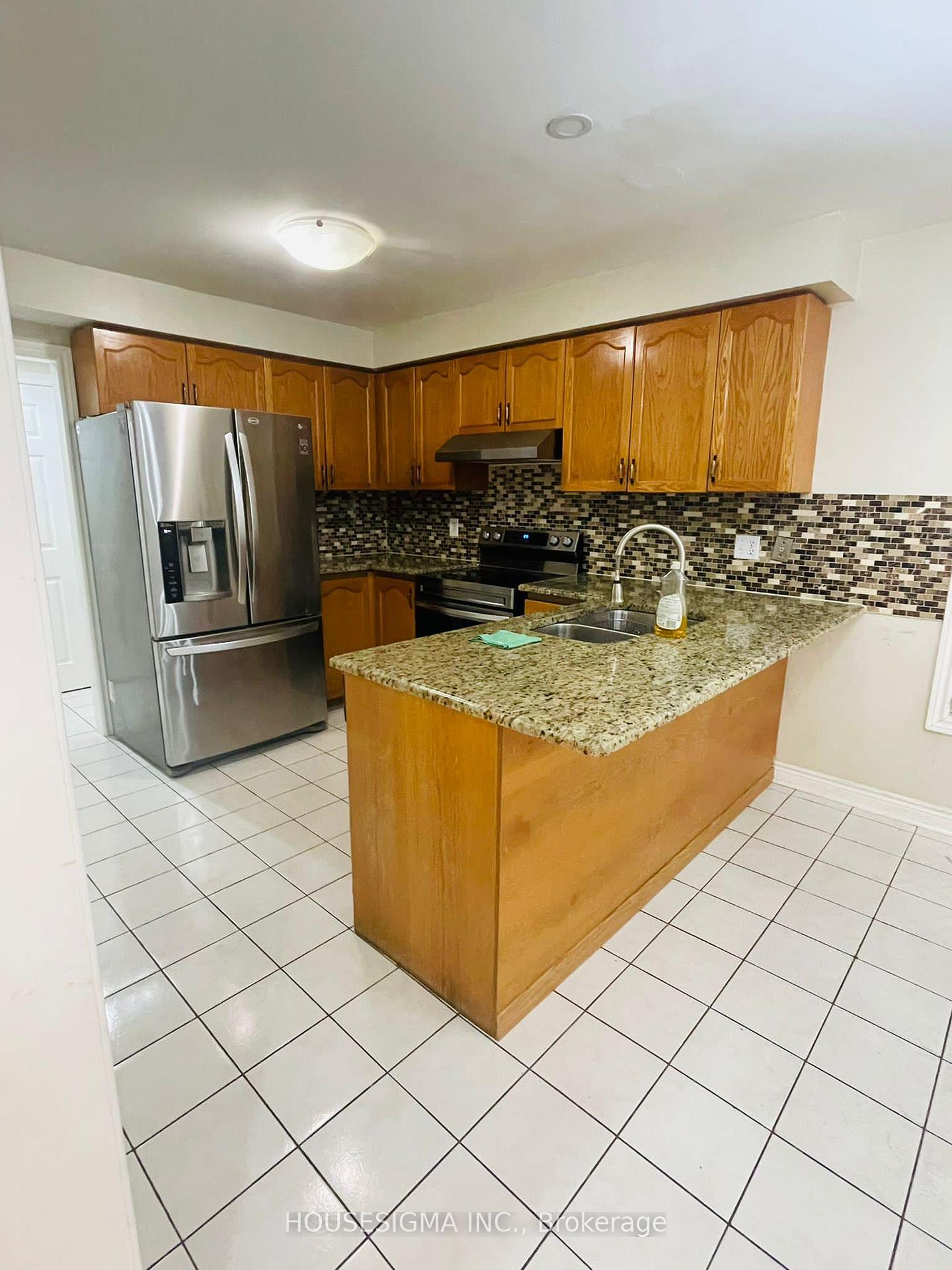 Photo 5 of 106 Black Oak Drive, Brampton, Sandringham-Wellington — HOMEH