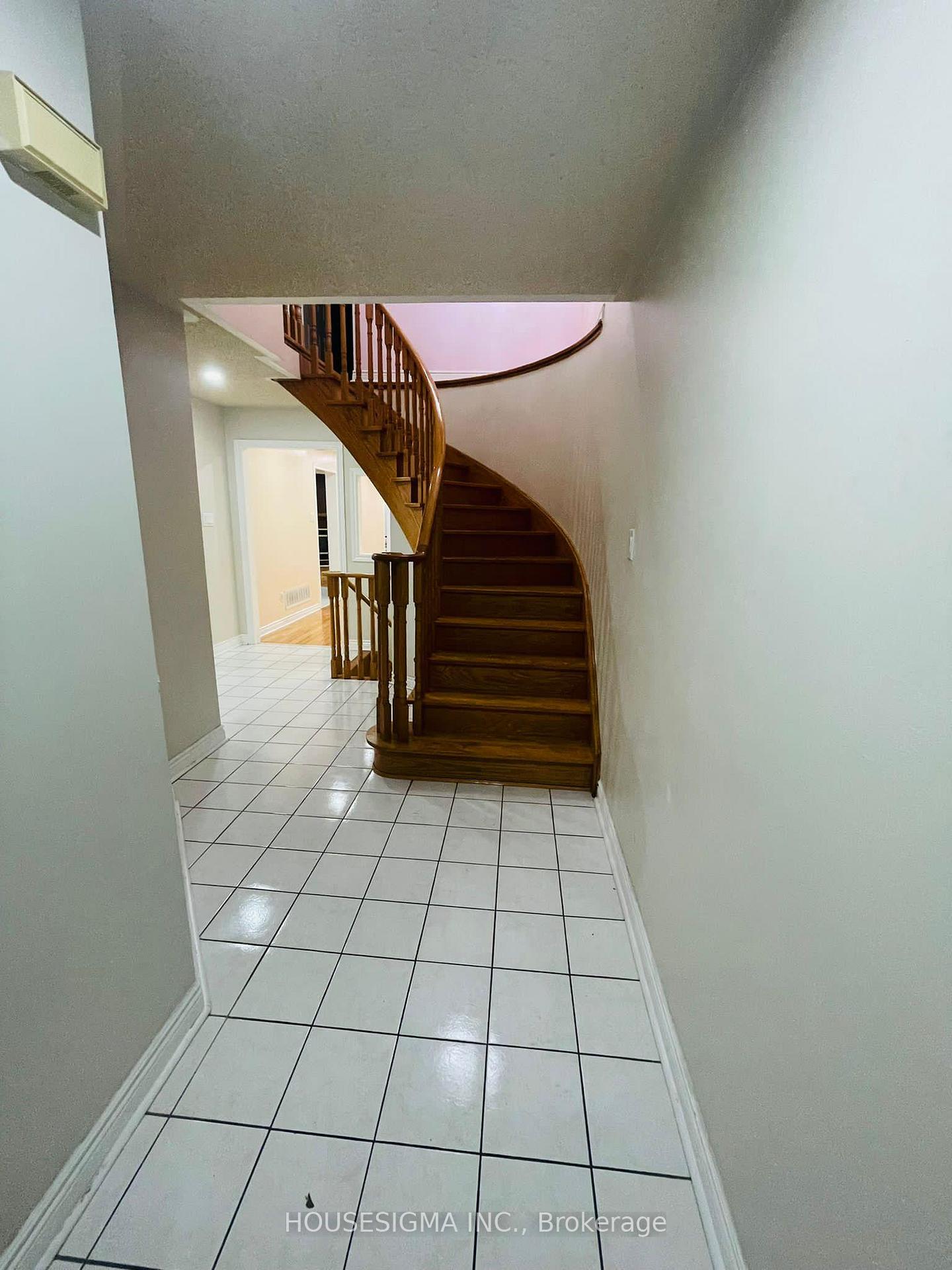 Photo 8 of 106 Black Oak Drive, Brampton, Sandringham-Wellington — HOMEH