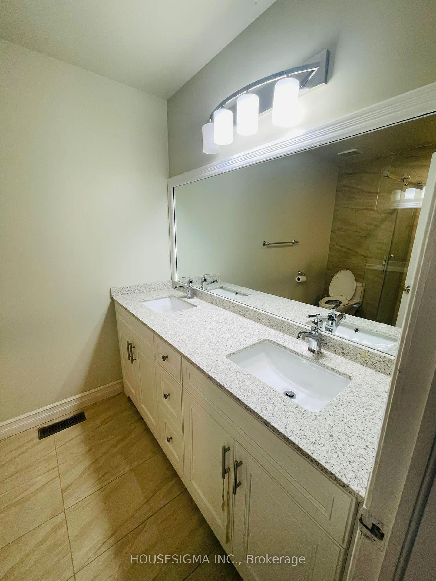 Photo 13 of 106 Black Oak Drive, Brampton, Sandringham-Wellington — HOMEH