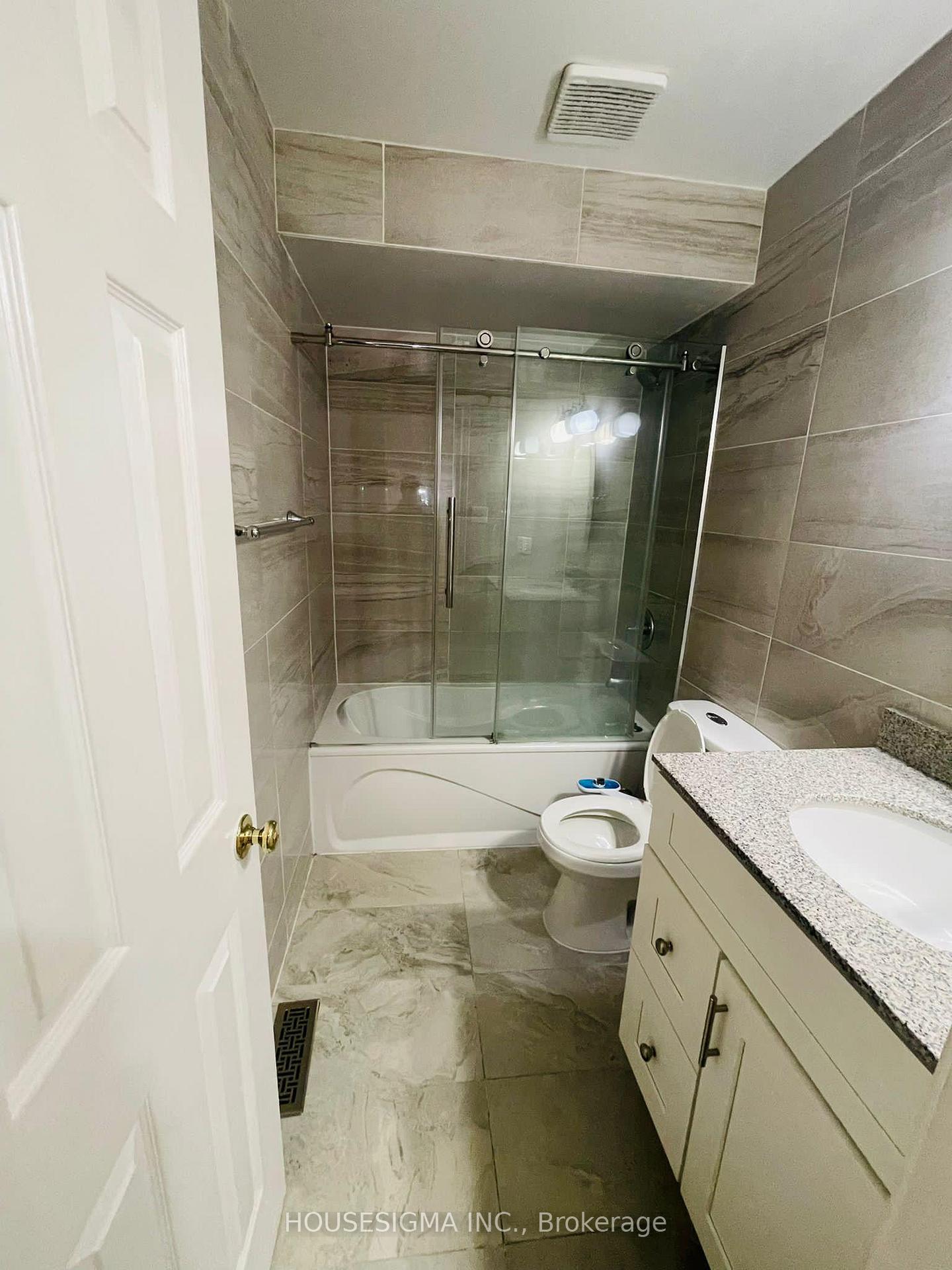 Photo 15 of 106 Black Oak Drive, Brampton, Sandringham-Wellington — HOMEH