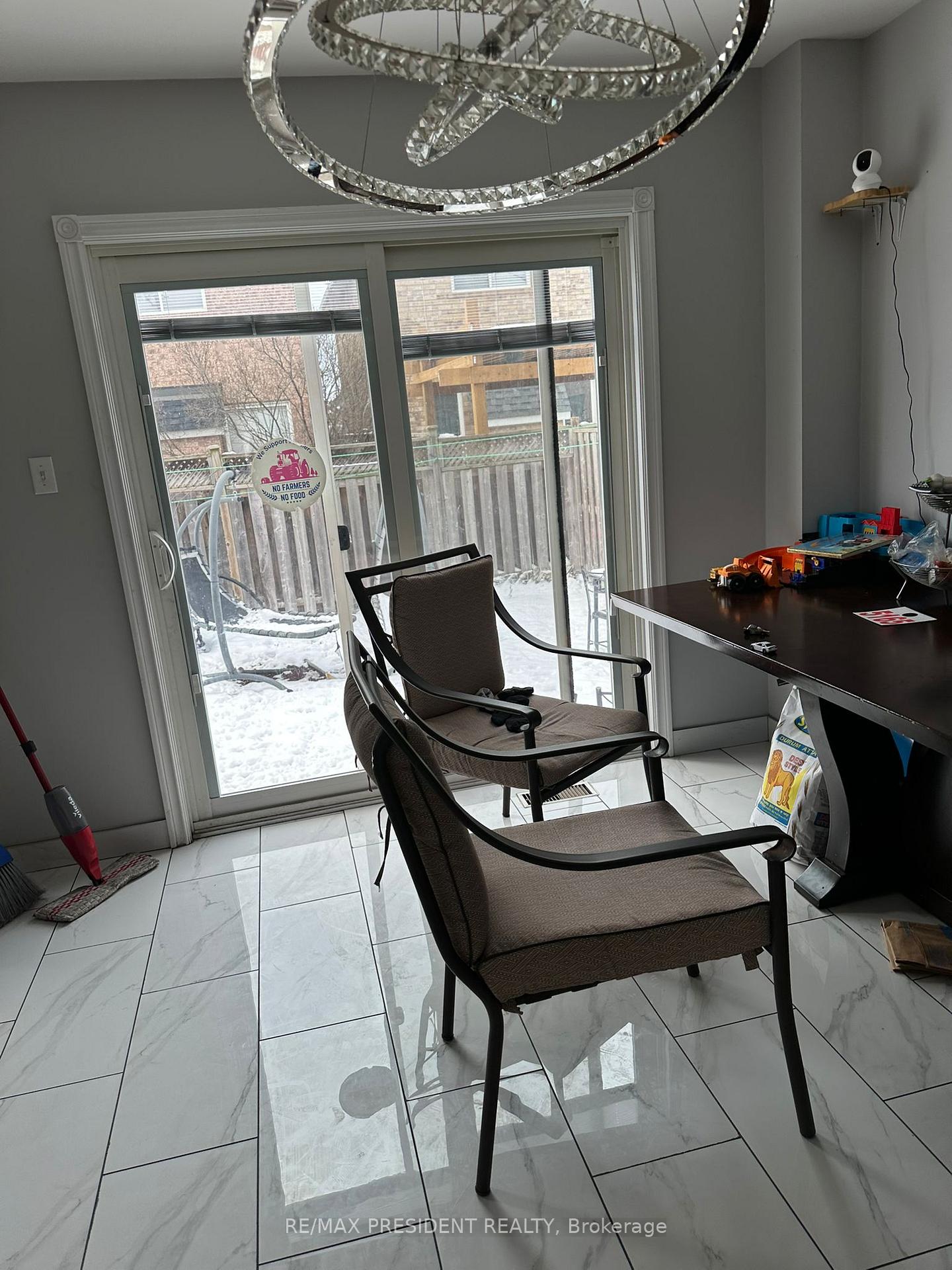 Photo 5 of 70 Mccrimmon Drive, Brampton, Fletcher's Meadow — HOMEH