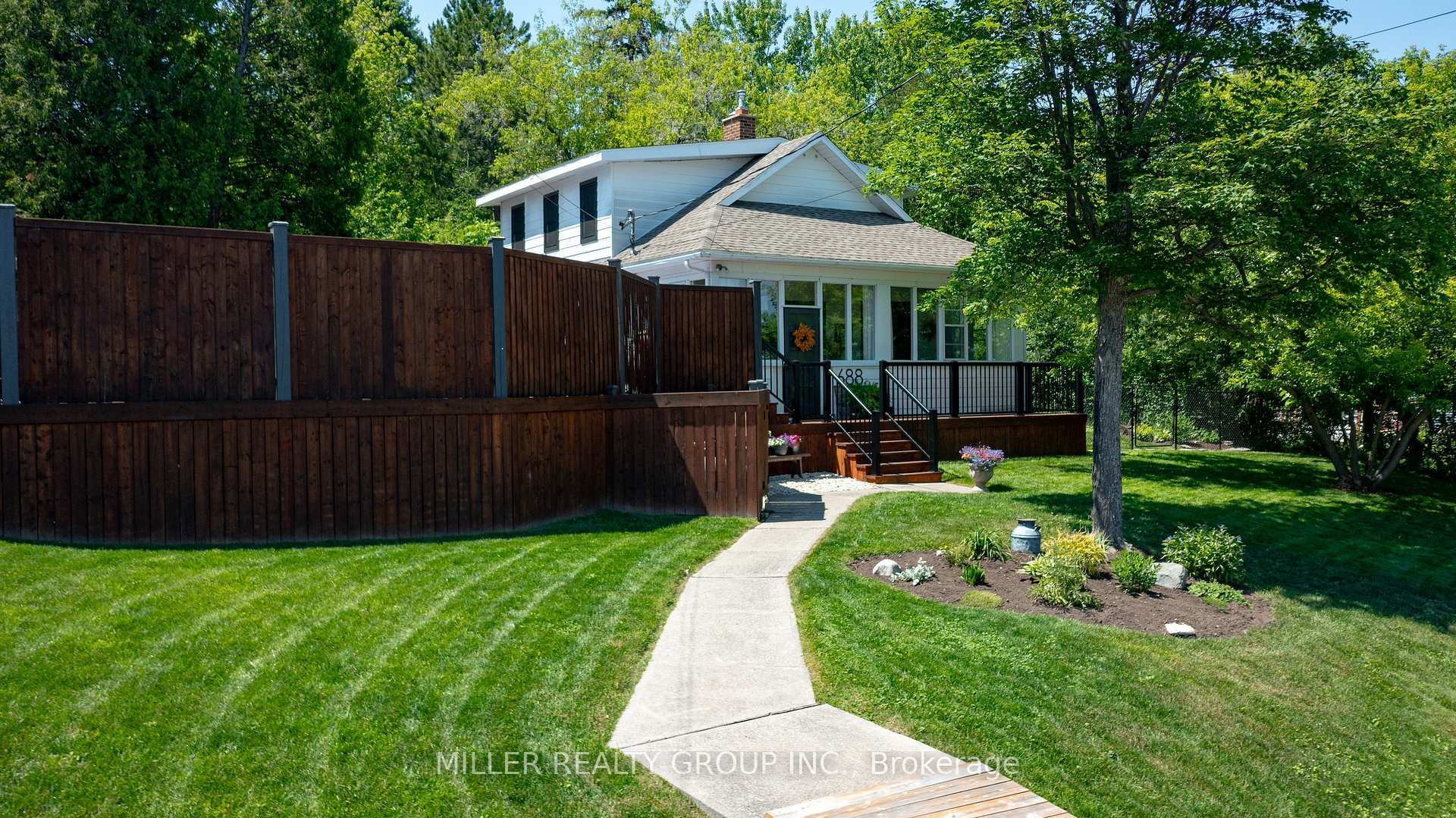 Front of 688 Rorke Avenue W