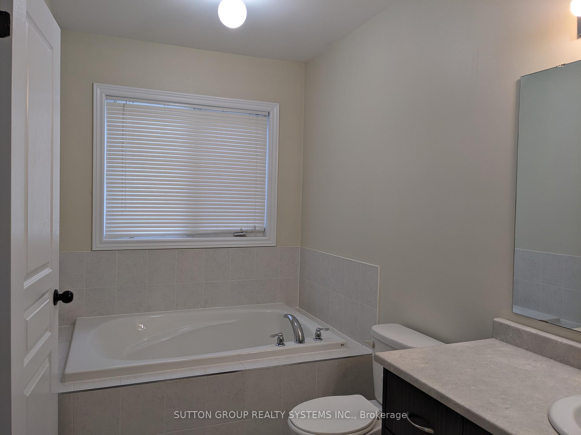 Photo 7 of 18 Lackington Street, Brampton, Credit Valley — HOMEH