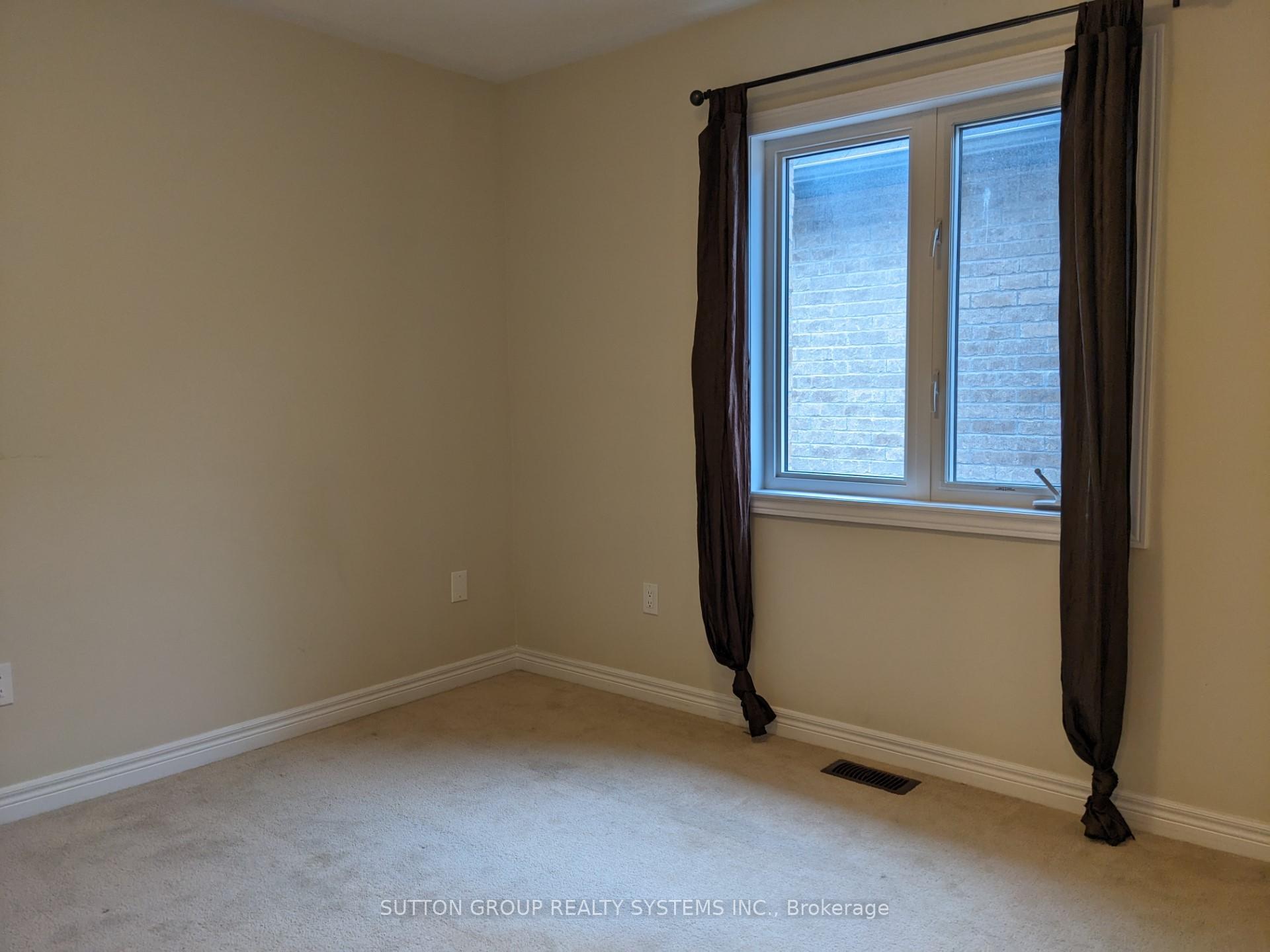 Photo 8 of 18 Lackington Street, Brampton, Credit Valley — HOMEH