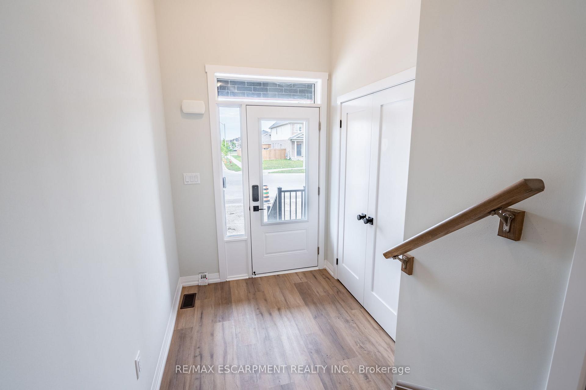 Photo 2 of 189 Lormont Boulevard, Hamilton, Stoney Creek Mountain — HOMEH