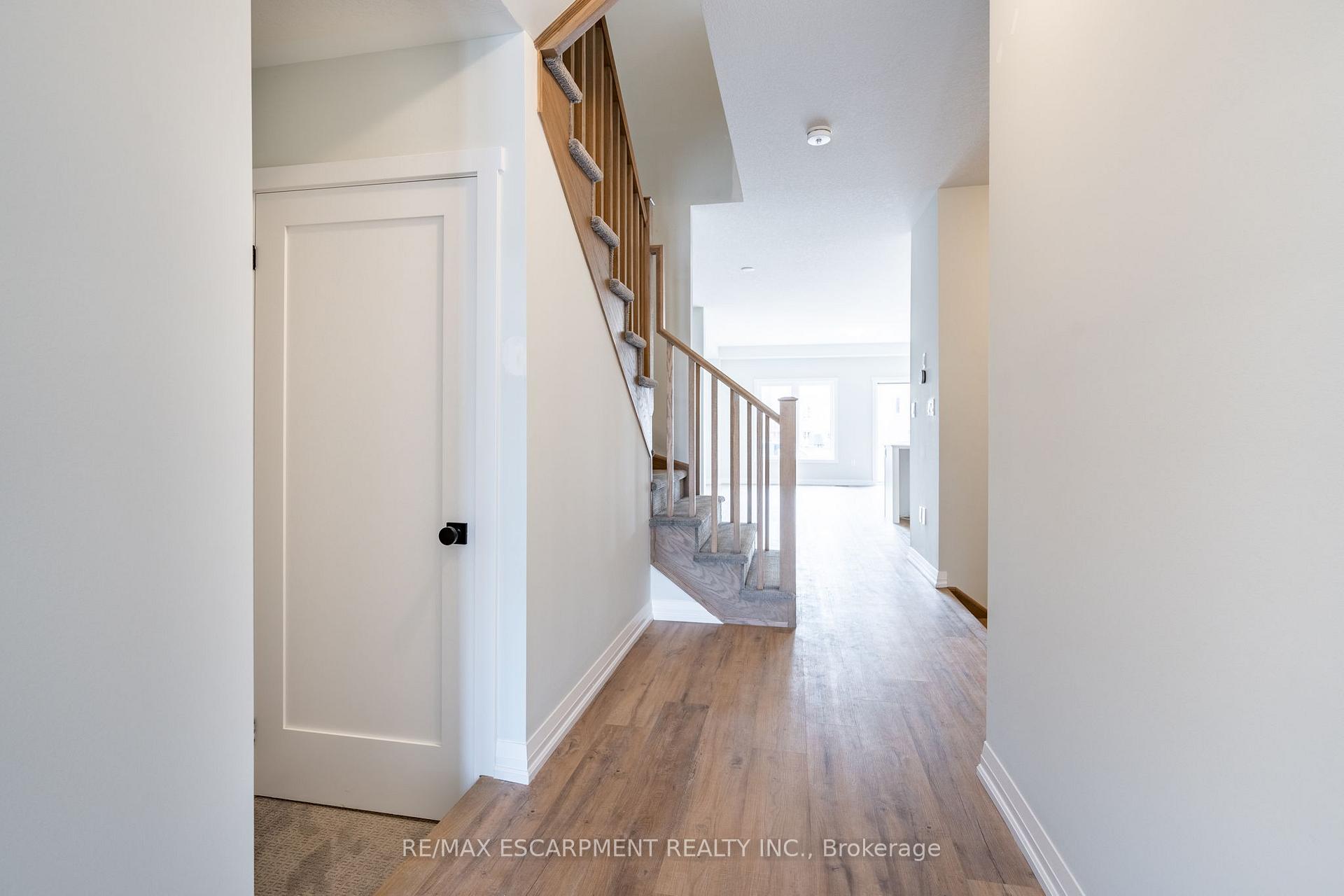 Photo 4 of 189 Lormont Boulevard, Hamilton, Stoney Creek Mountain — HOMEH