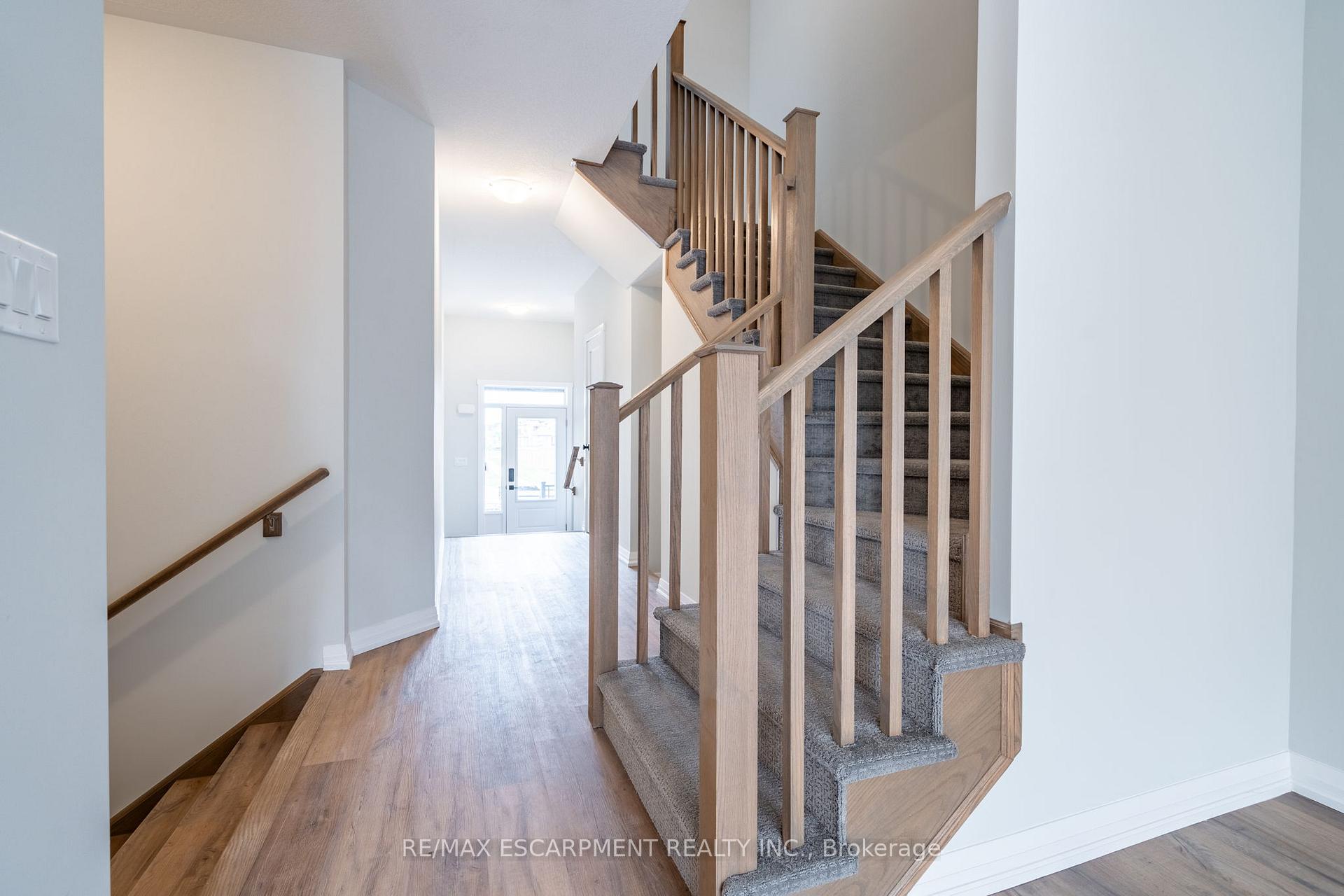 Photo 6 of 189 Lormont Boulevard, Hamilton, Stoney Creek Mountain — HOMEH