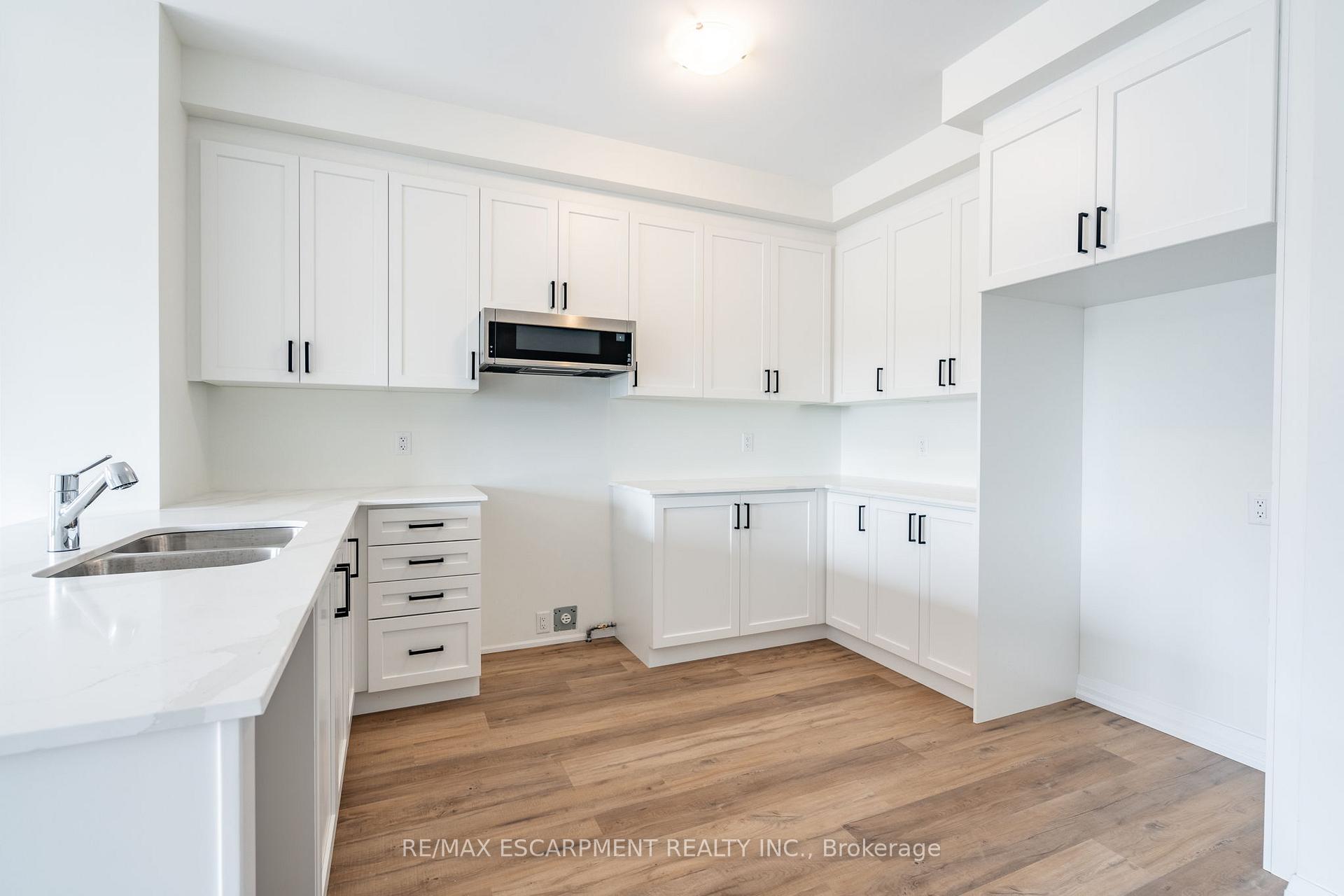 Photo 8 of 189 Lormont Boulevard, Hamilton, Stoney Creek Mountain — HOMEH