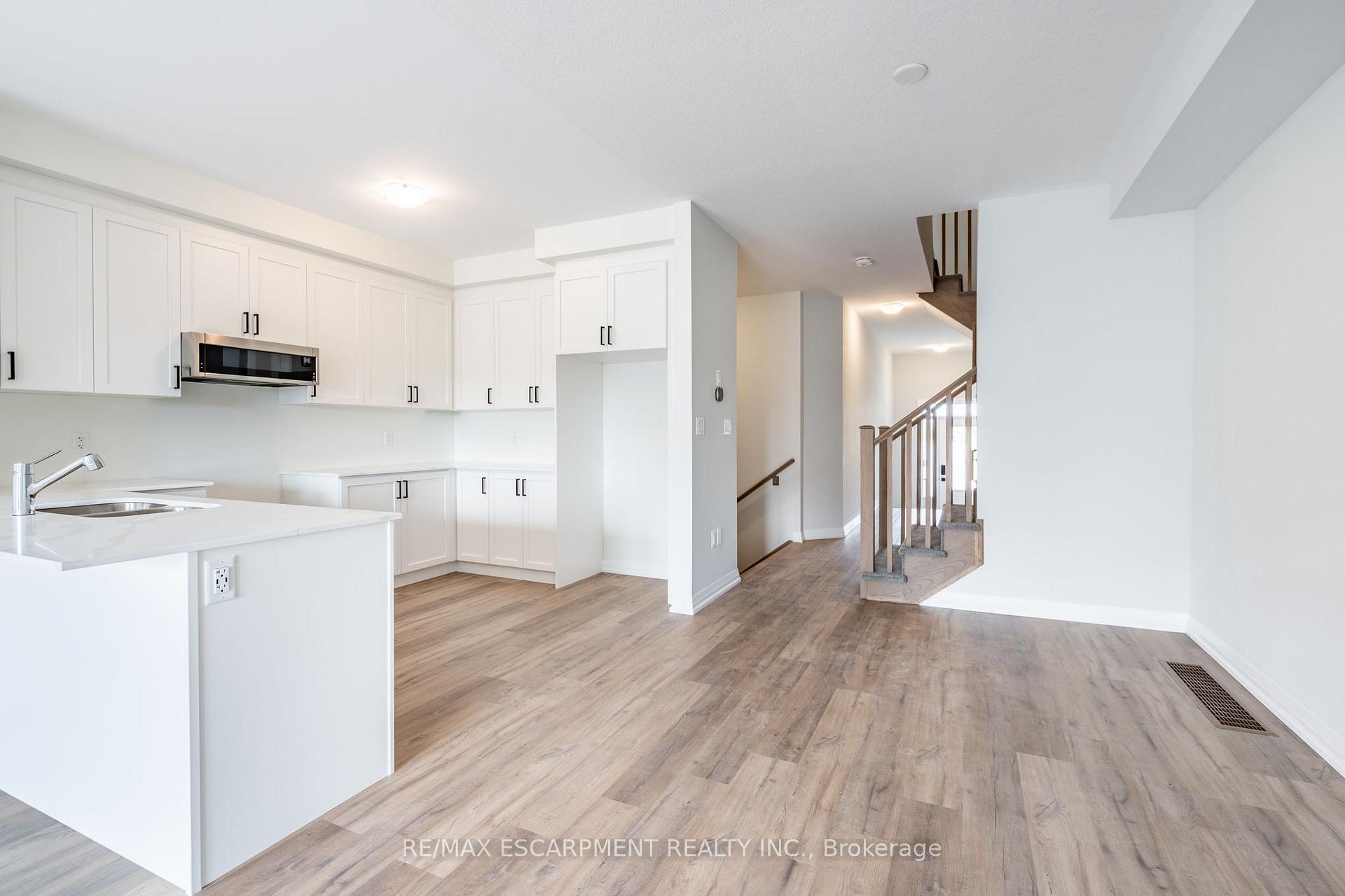 Photo 10 of 189 Lormont Boulevard, Hamilton, Stoney Creek Mountain — HOMEH