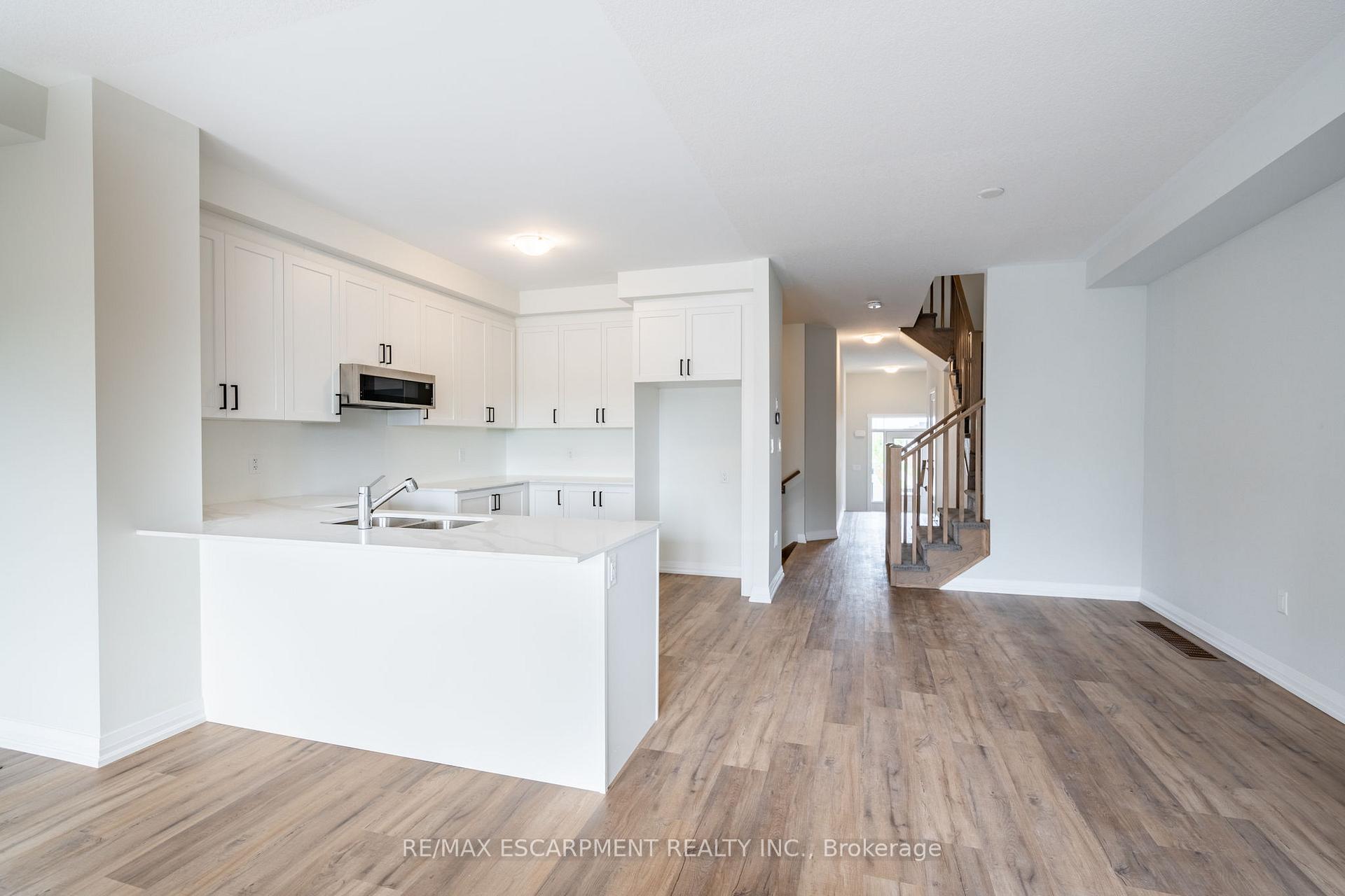 Photo 11 of 189 Lormont Boulevard, Hamilton, Stoney Creek Mountain — HOMEH