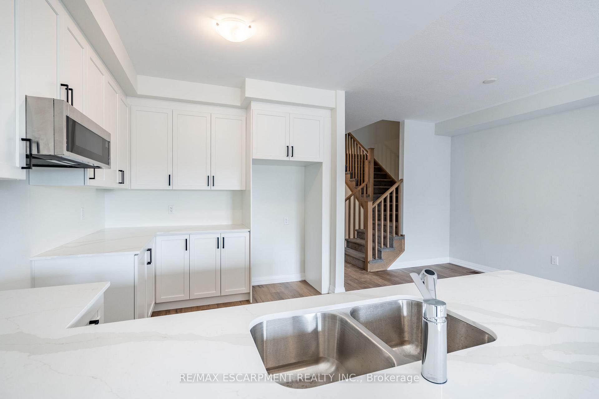 Photo 12 of 189 Lormont Boulevard, Hamilton, Stoney Creek Mountain — HOMEH