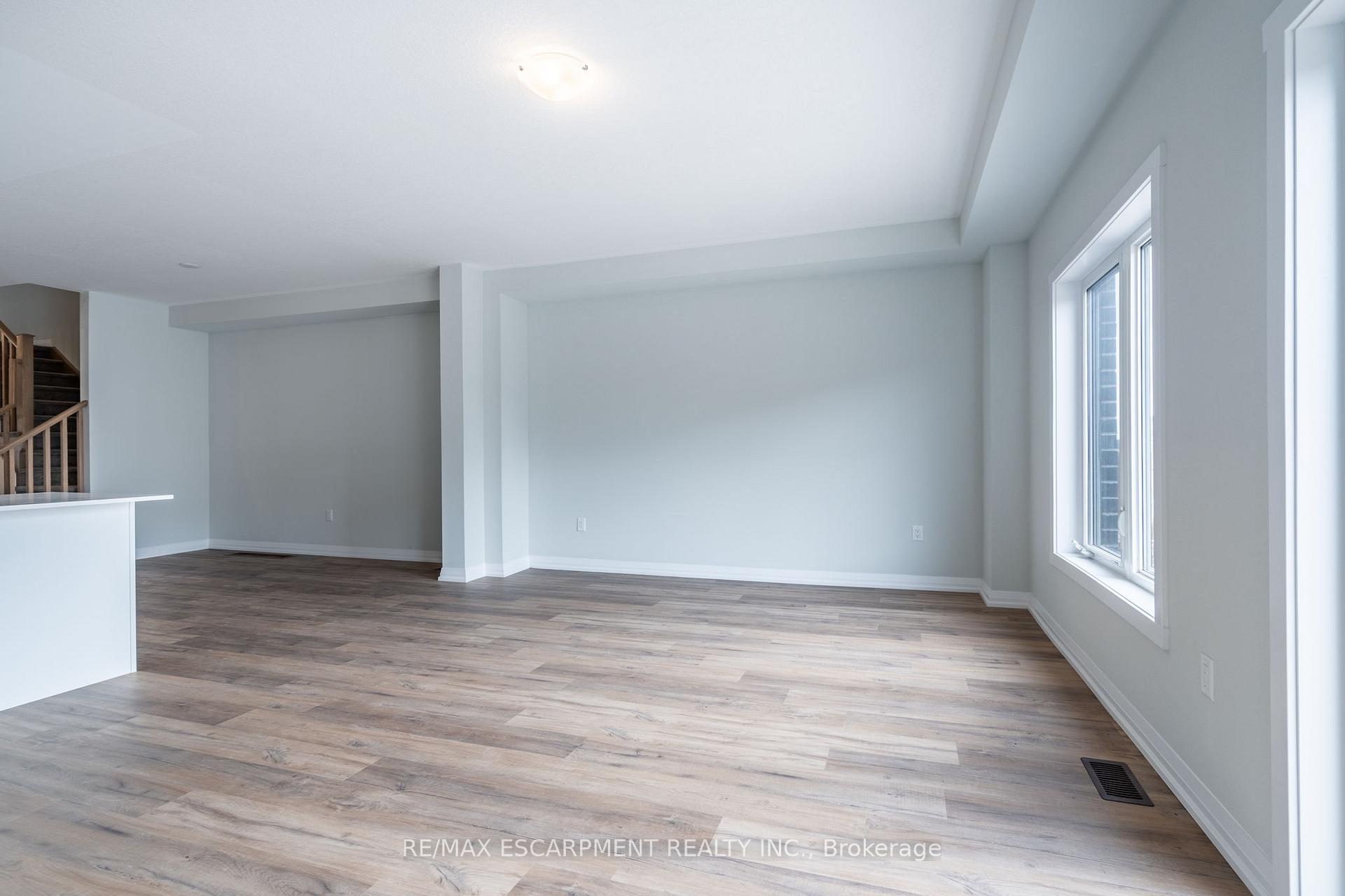 Photo 15 of 189 Lormont Boulevard, Hamilton, Stoney Creek Mountain — HOMEH