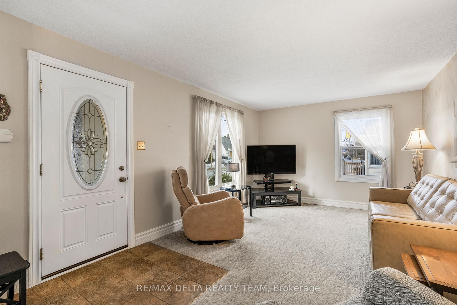Photo 2 of 237 Crerar Avenue, Ottawa, Carlington — HOMEH