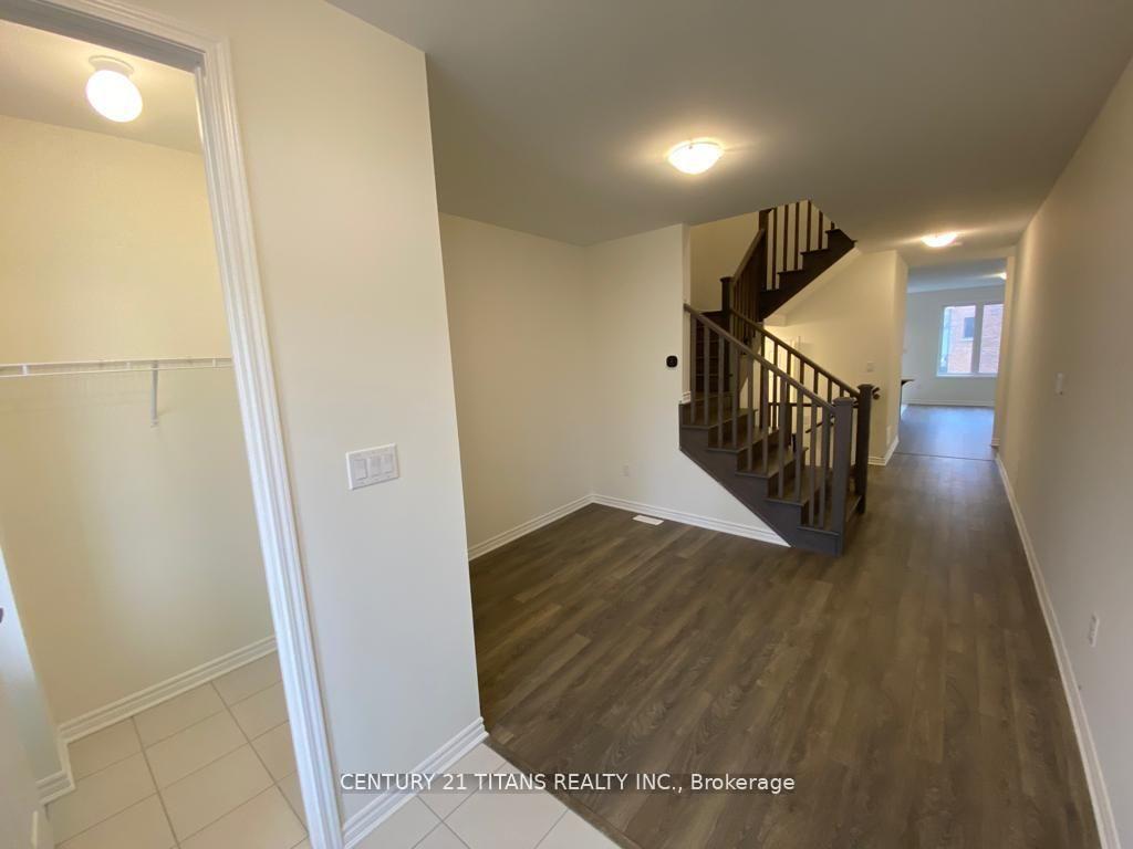 Photo 3 of 11 Boat Street, Brampton, Northwest Brampton — HOMEH