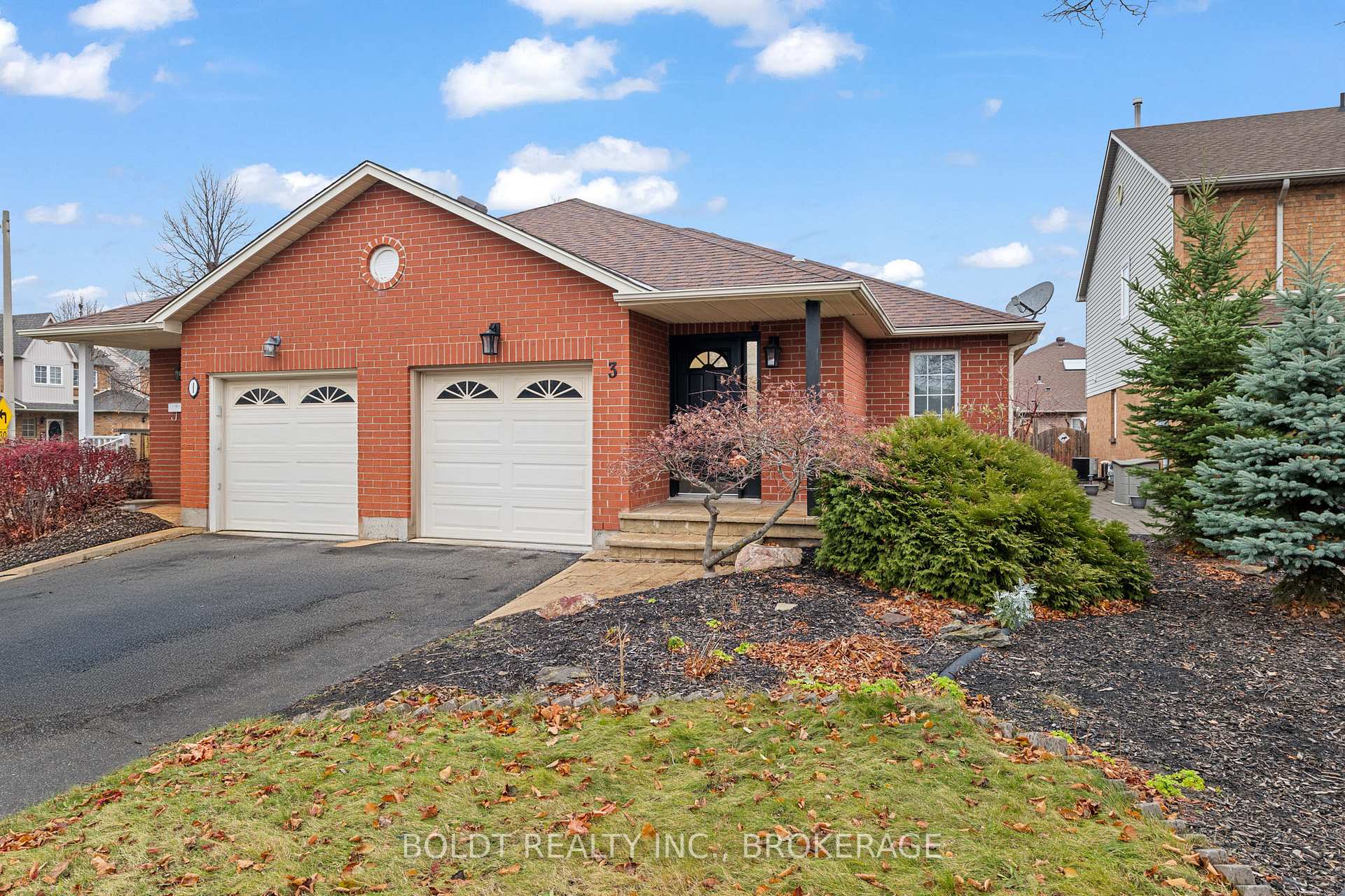 Photo 2 of 3 Jordan Court, St. Catharines, Lakeport — HOMEH