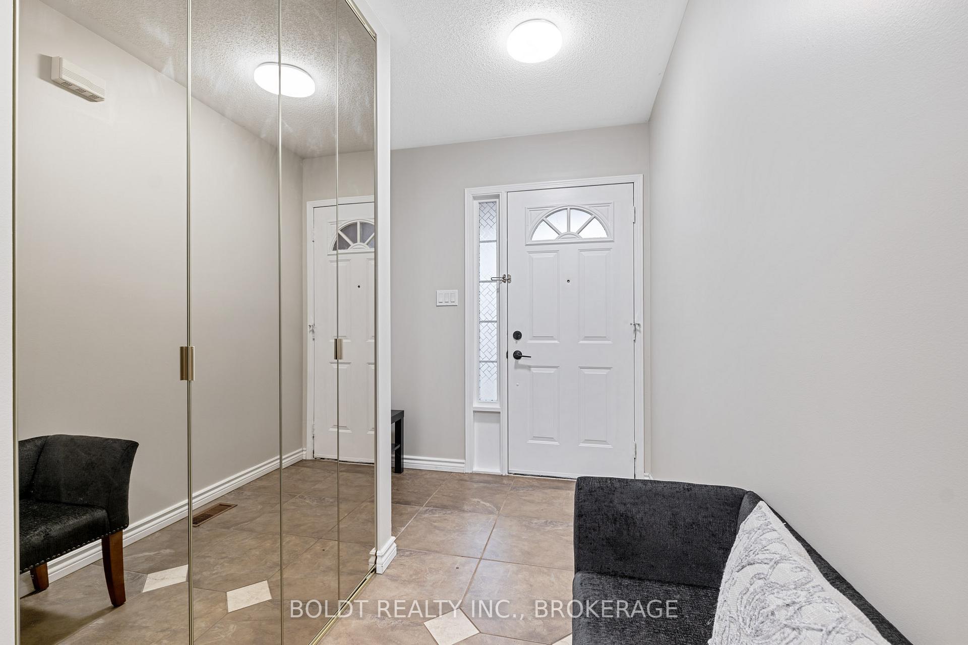 Photo 6 of 3 Jordan Court, St. Catharines, Lakeport — HOMEH