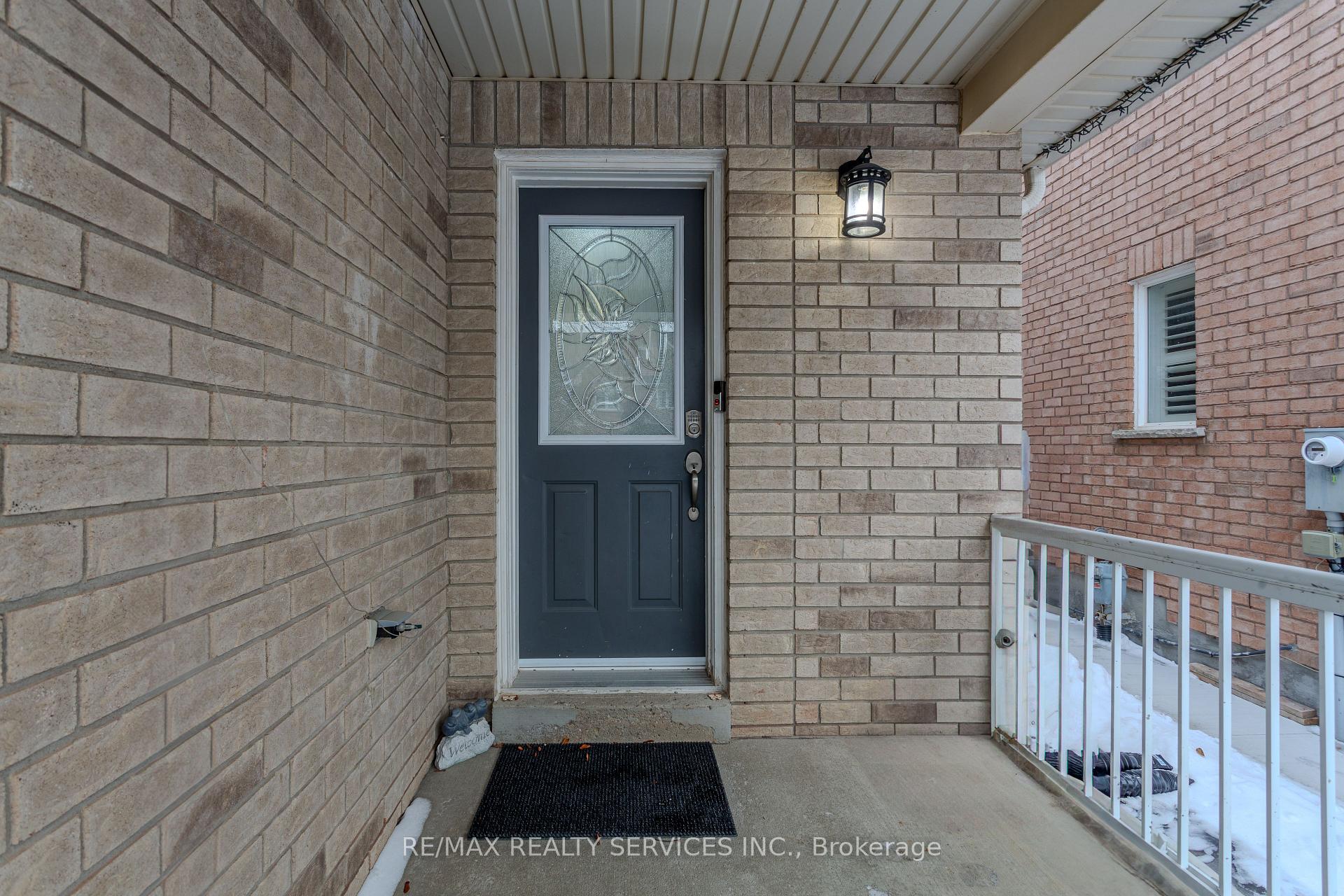 Photo 4 of 42 Cadillac Crescent, Brampton, Fletcher's Meadow — HOMEH