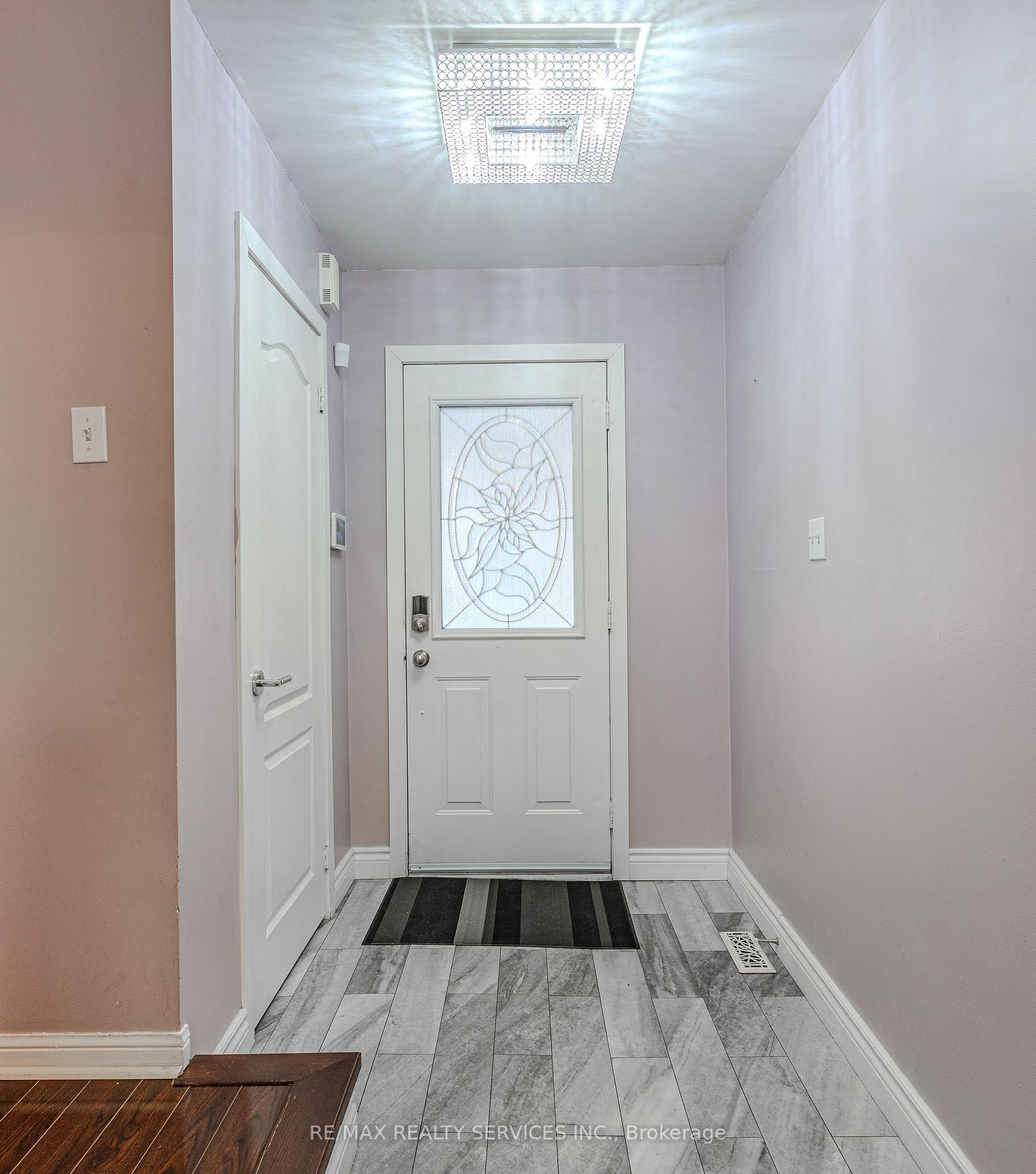 Photo 5 of 42 Cadillac Crescent, Brampton, Fletcher's Meadow — HOMEH