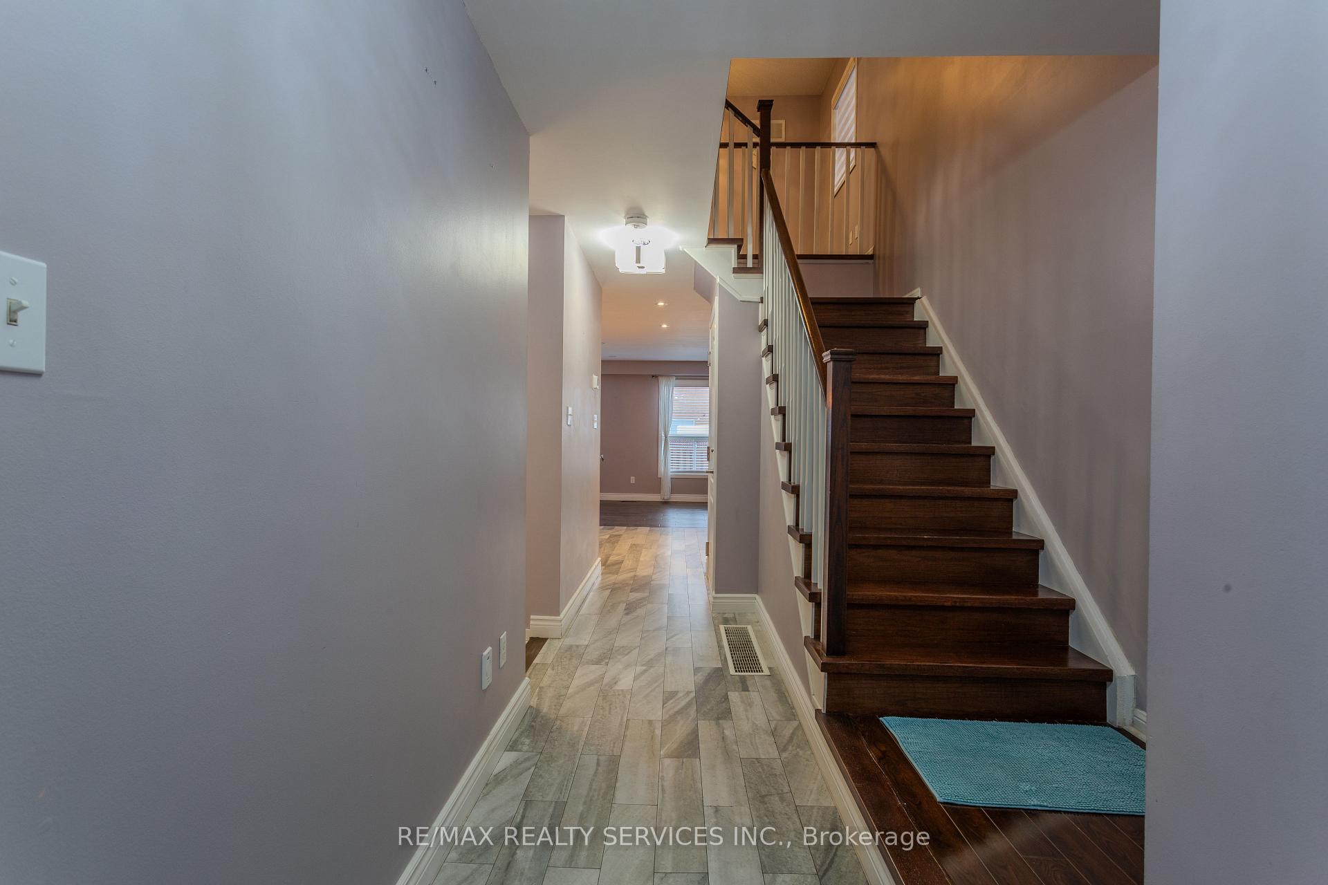 Photo 6 of 42 Cadillac Crescent, Brampton, Fletcher's Meadow — HOMEH