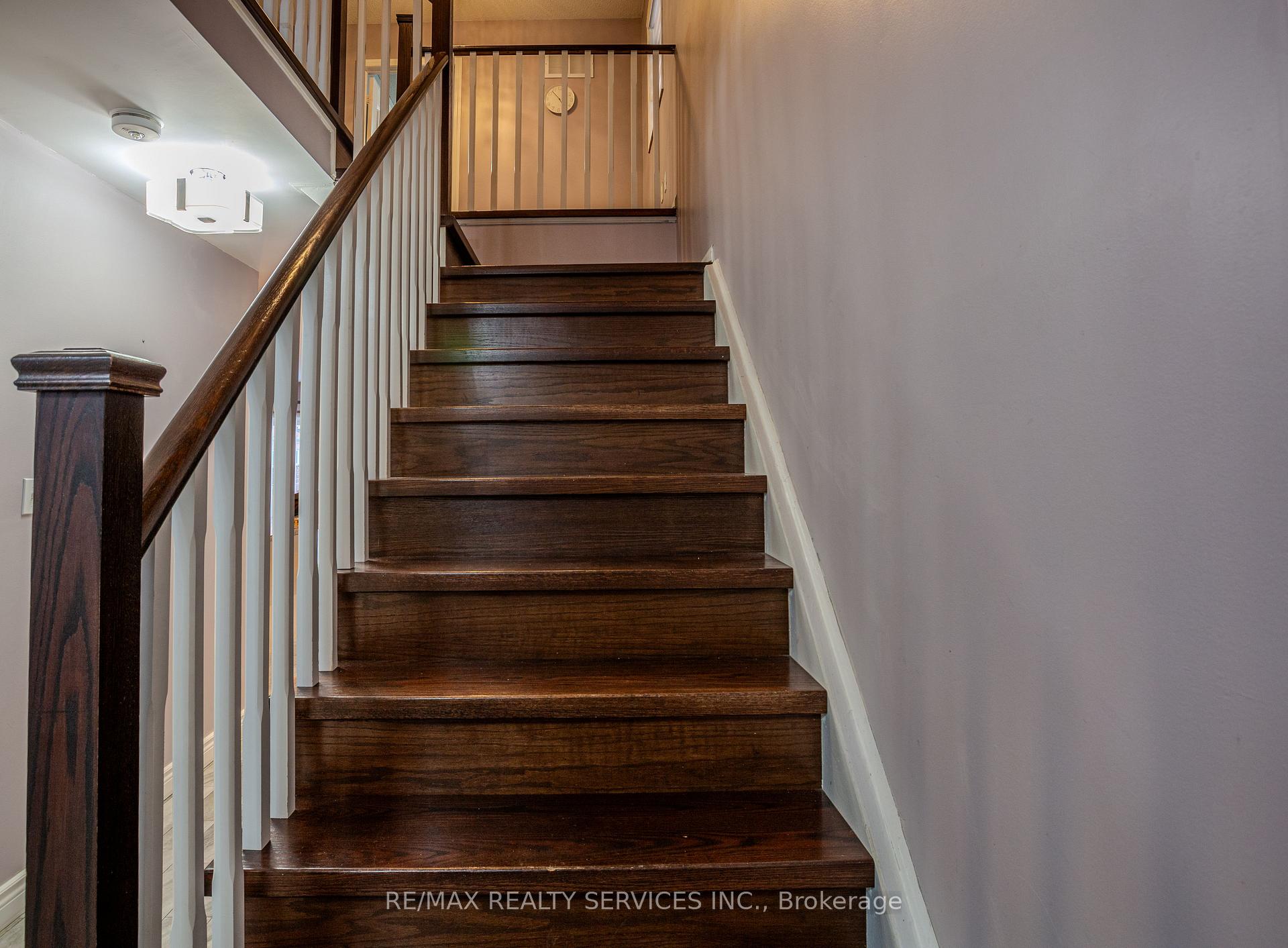 Photo 7 of 42 Cadillac Crescent, Brampton, Fletcher's Meadow — HOMEH