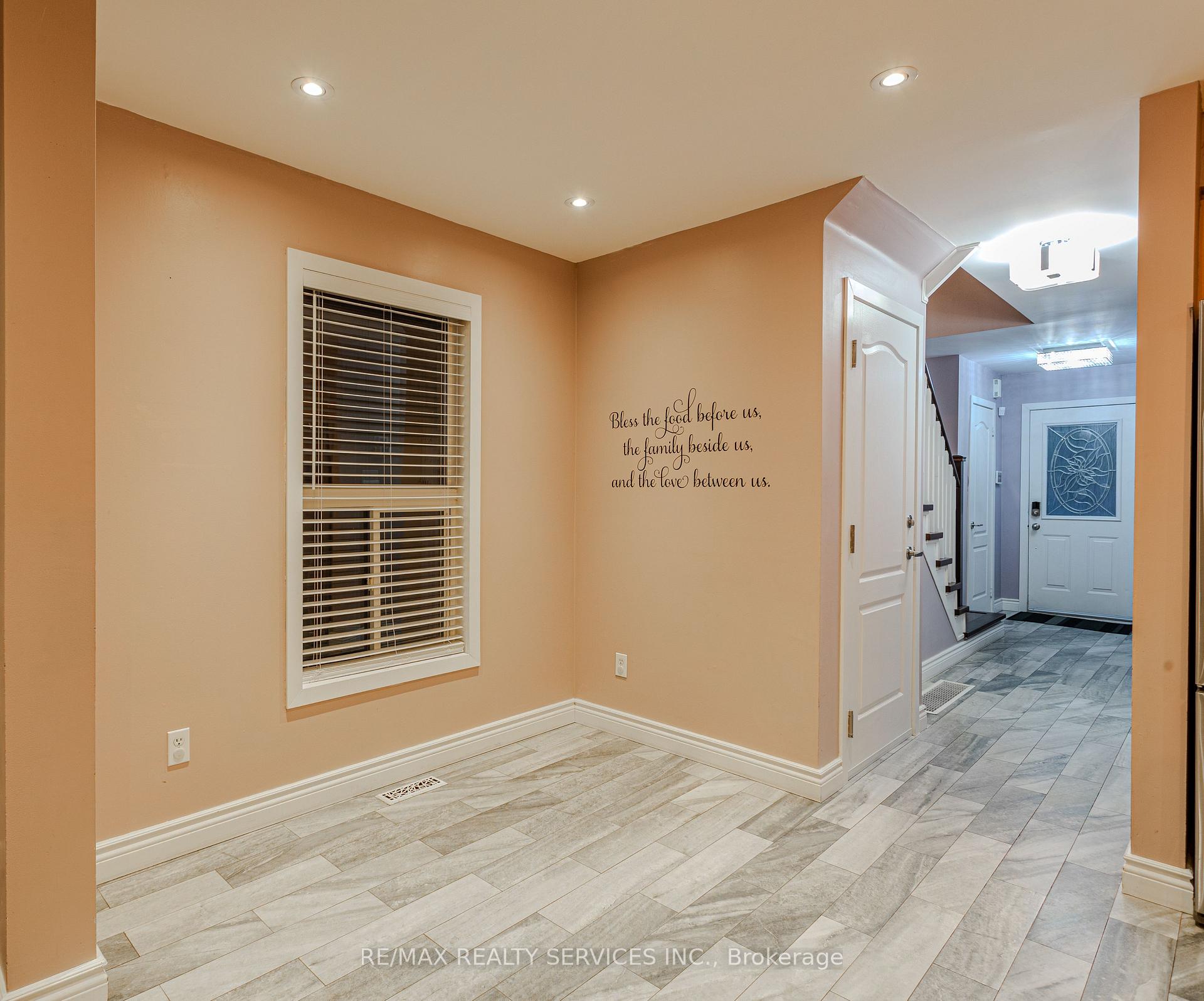 Photo 13 of 42 Cadillac Crescent, Brampton, Fletcher's Meadow — HOMEH