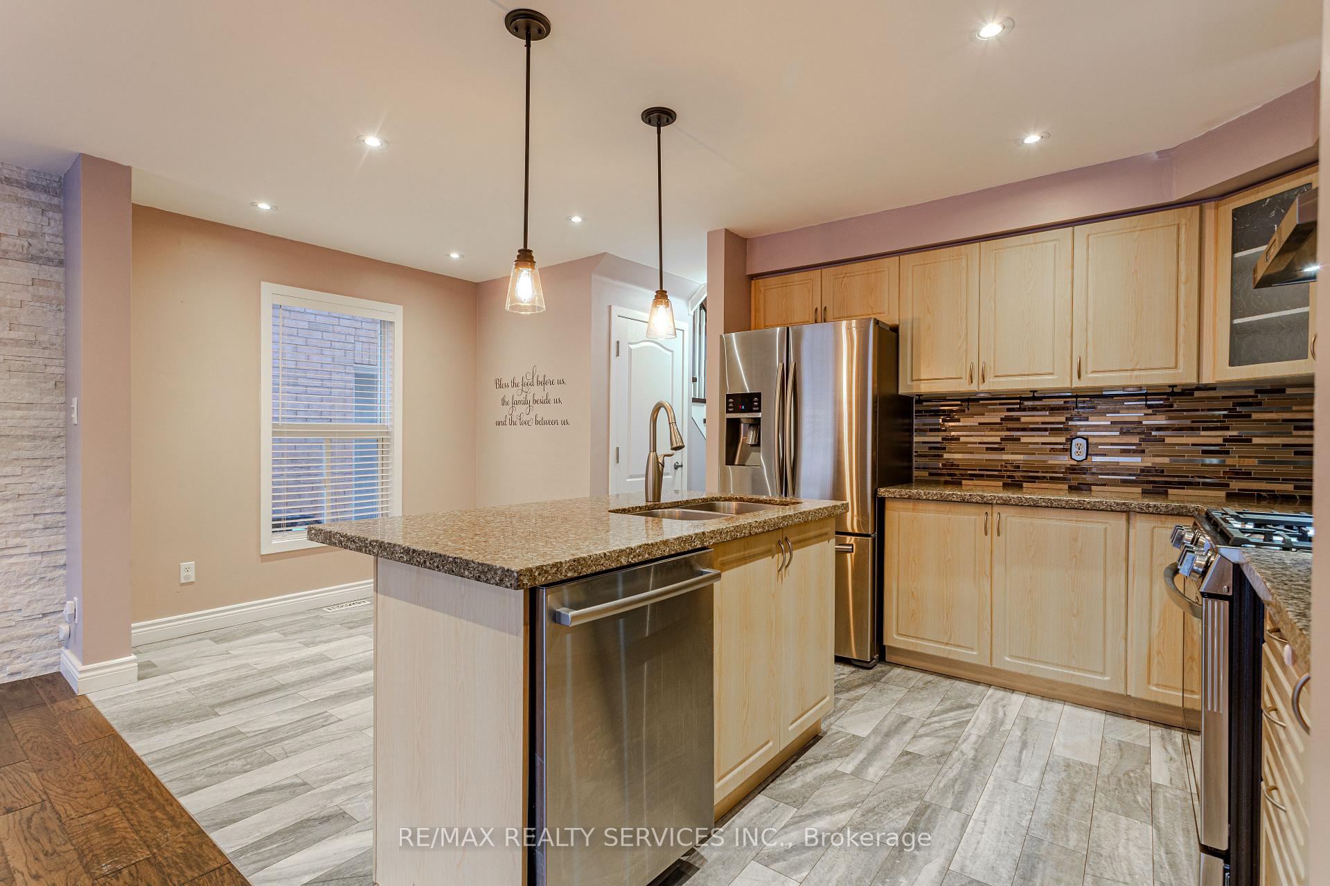 Photo 16 of 42 Cadillac Crescent, Brampton, Fletcher's Meadow — HOMEH