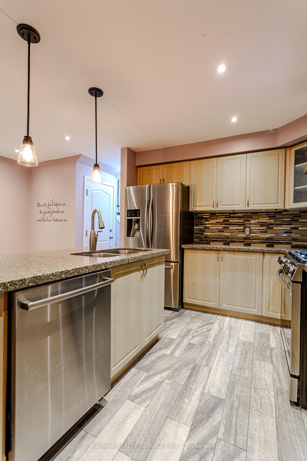 Photo 20 of 42 Cadillac Crescent, Brampton, Fletcher's Meadow — HOMEH