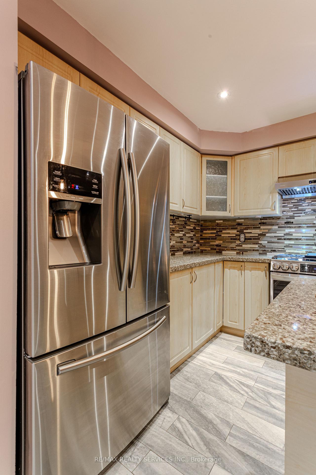 Photo 21 of 42 Cadillac Crescent, Brampton, Fletcher's Meadow — HOMEH