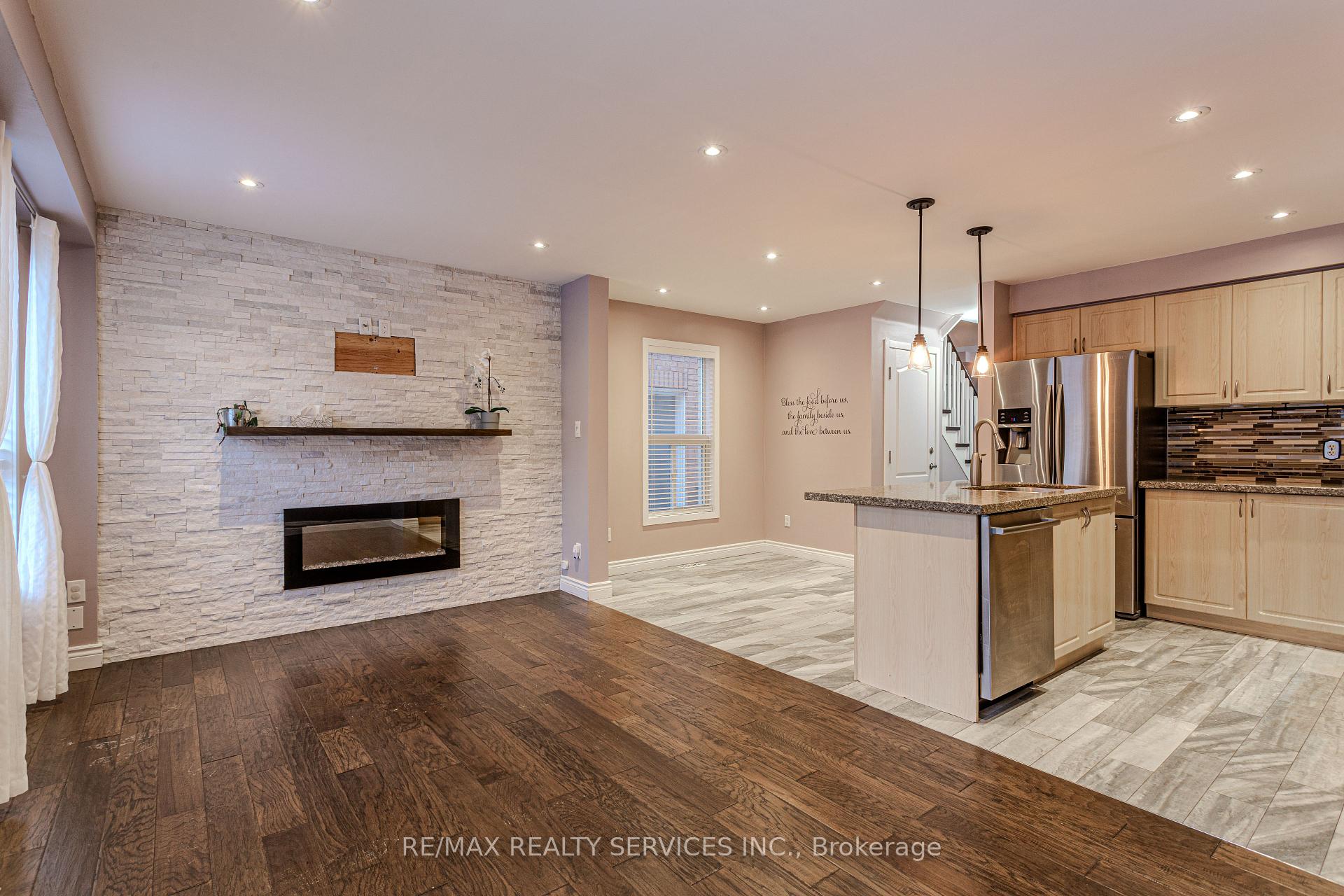 Photo 25 of 42 Cadillac Crescent, Brampton, Fletcher's Meadow — HOMEH
