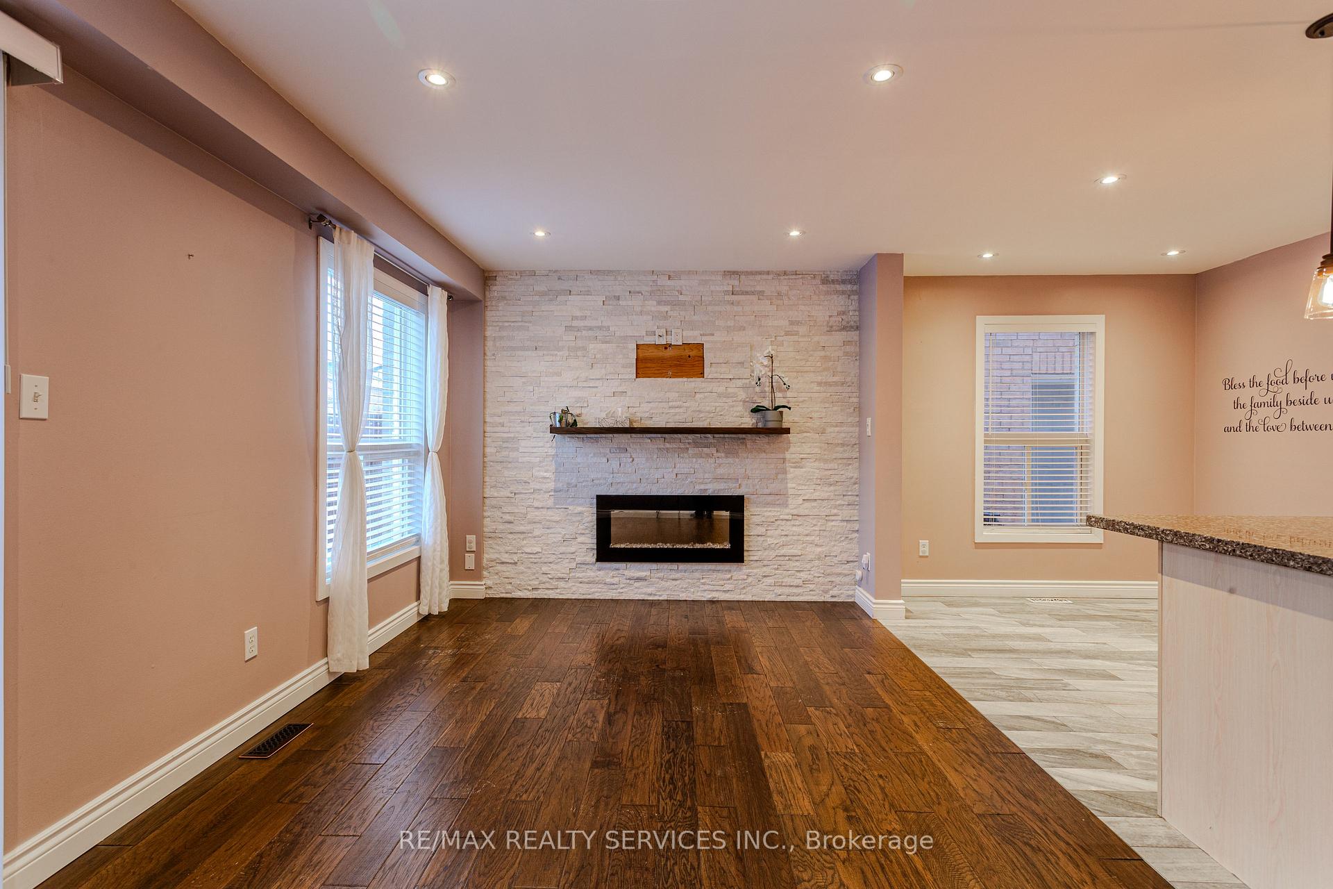 Photo 26 of 42 Cadillac Crescent, Brampton, Fletcher's Meadow — HOMEH