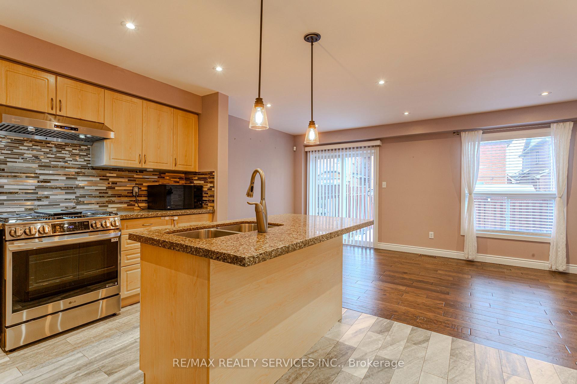 Photo 29 of 42 Cadillac Crescent, Brampton, Fletcher's Meadow — HOMEH