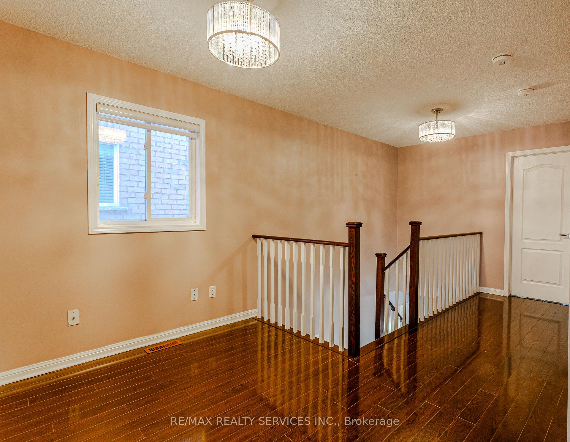 Photo 32 of 42 Cadillac Crescent, Brampton, Fletcher's Meadow — HOMEH