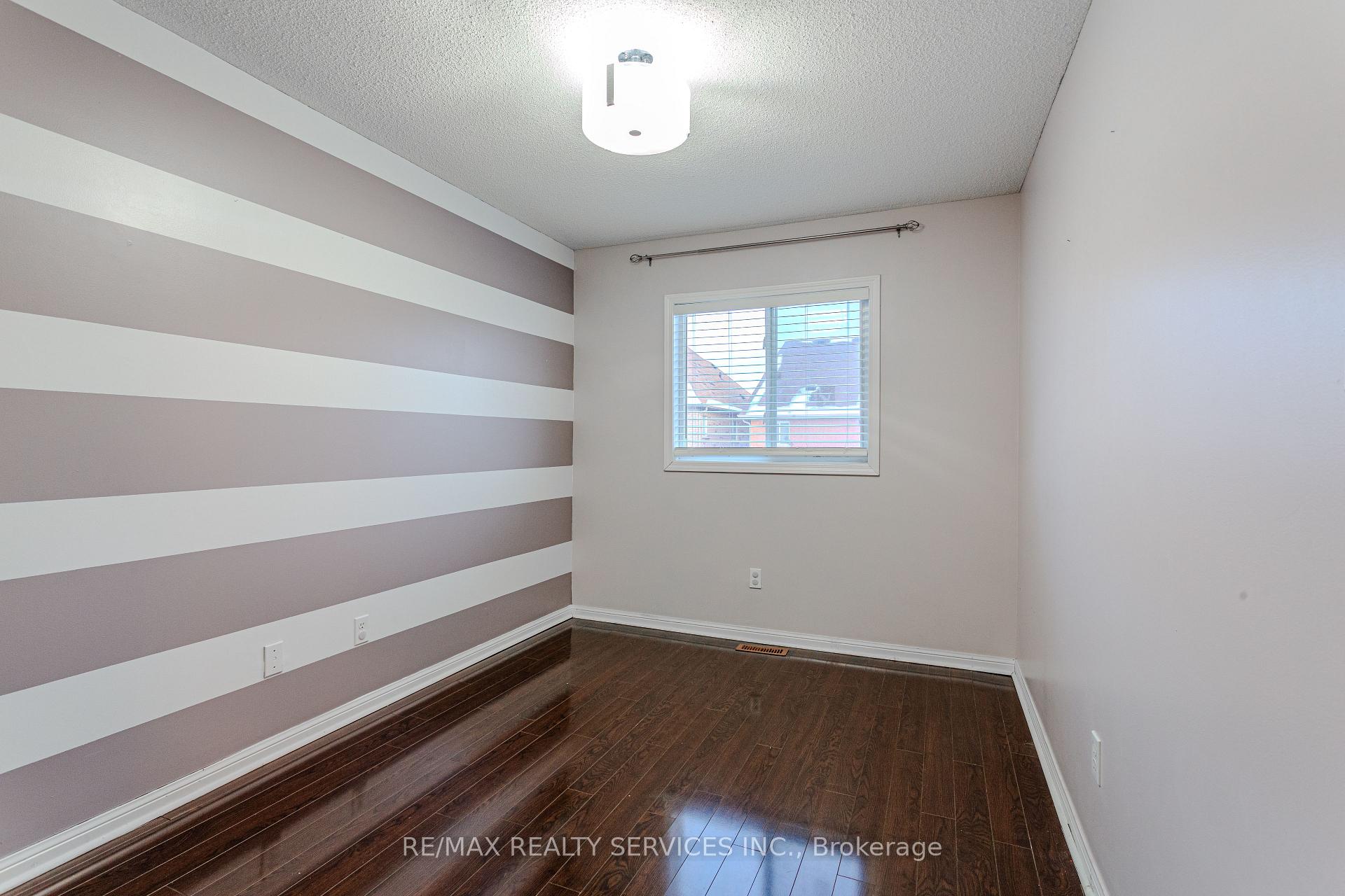 Photo 33 of 42 Cadillac Crescent, Brampton, Fletcher's Meadow — HOMEH