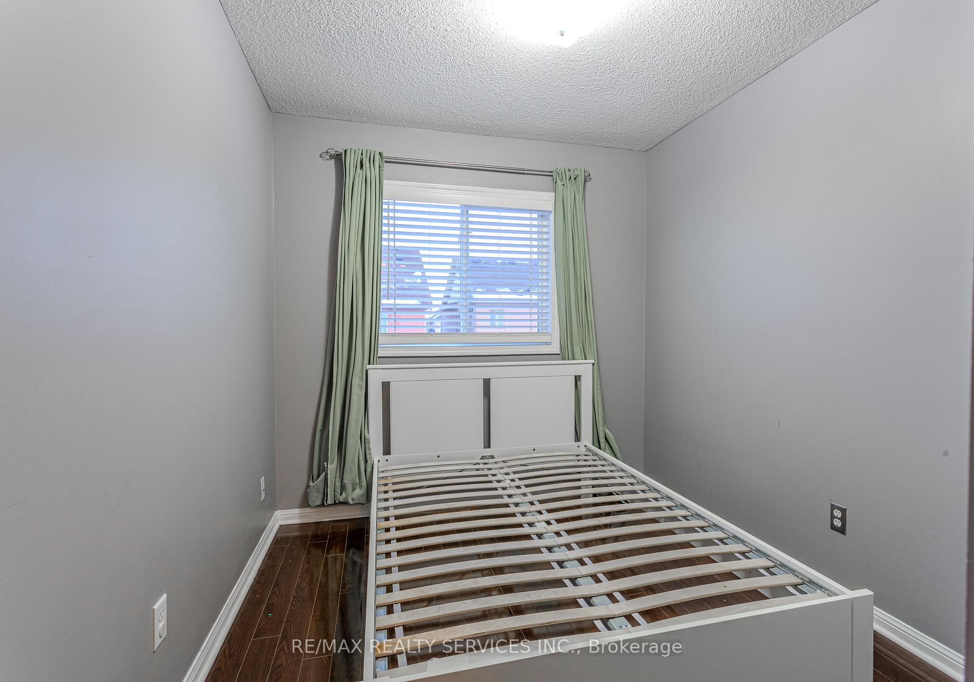 Photo 36 of 42 Cadillac Crescent, Brampton, Fletcher's Meadow — HOMEH