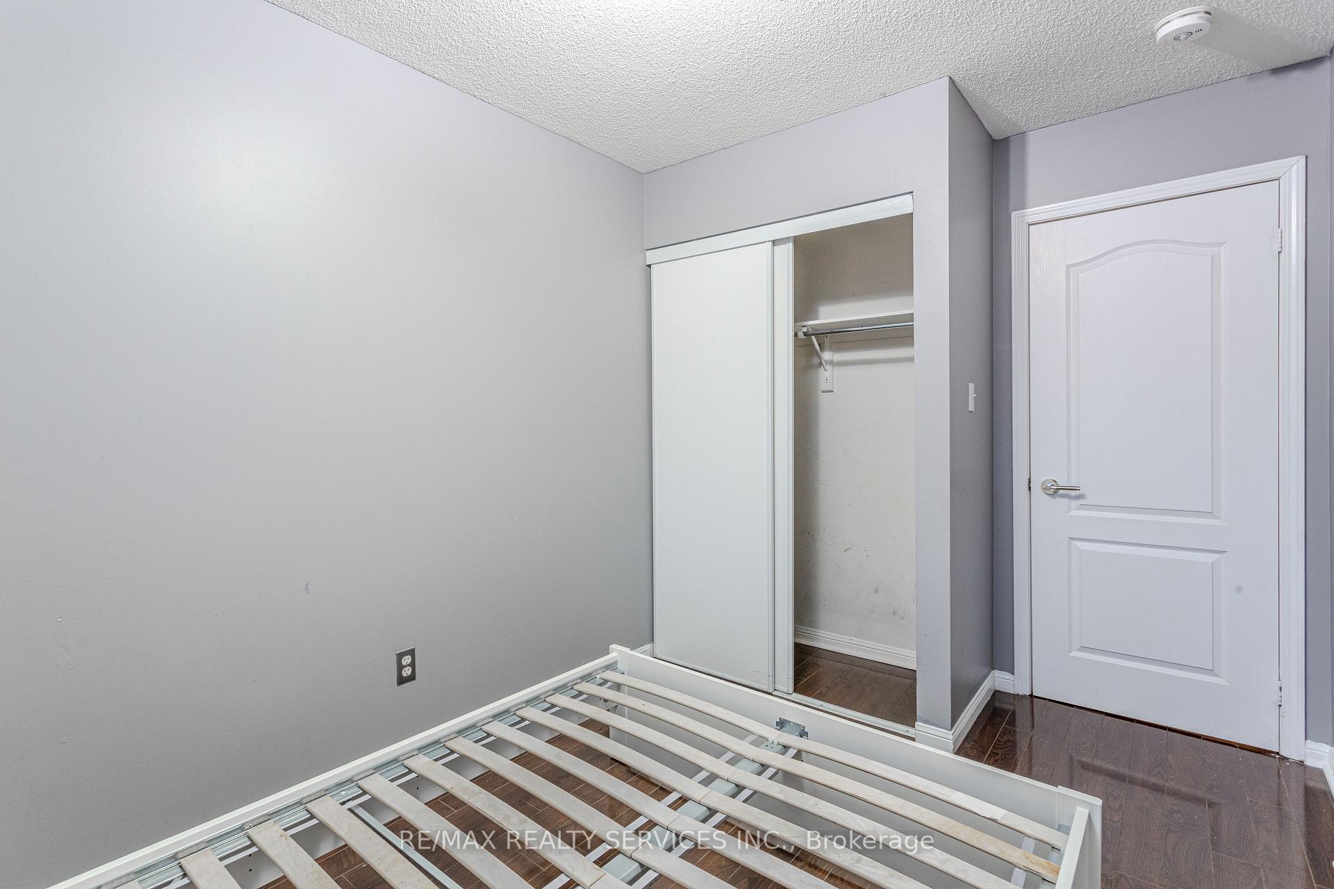 Photo 37 of 42 Cadillac Crescent, Brampton, Fletcher's Meadow — HOMEH