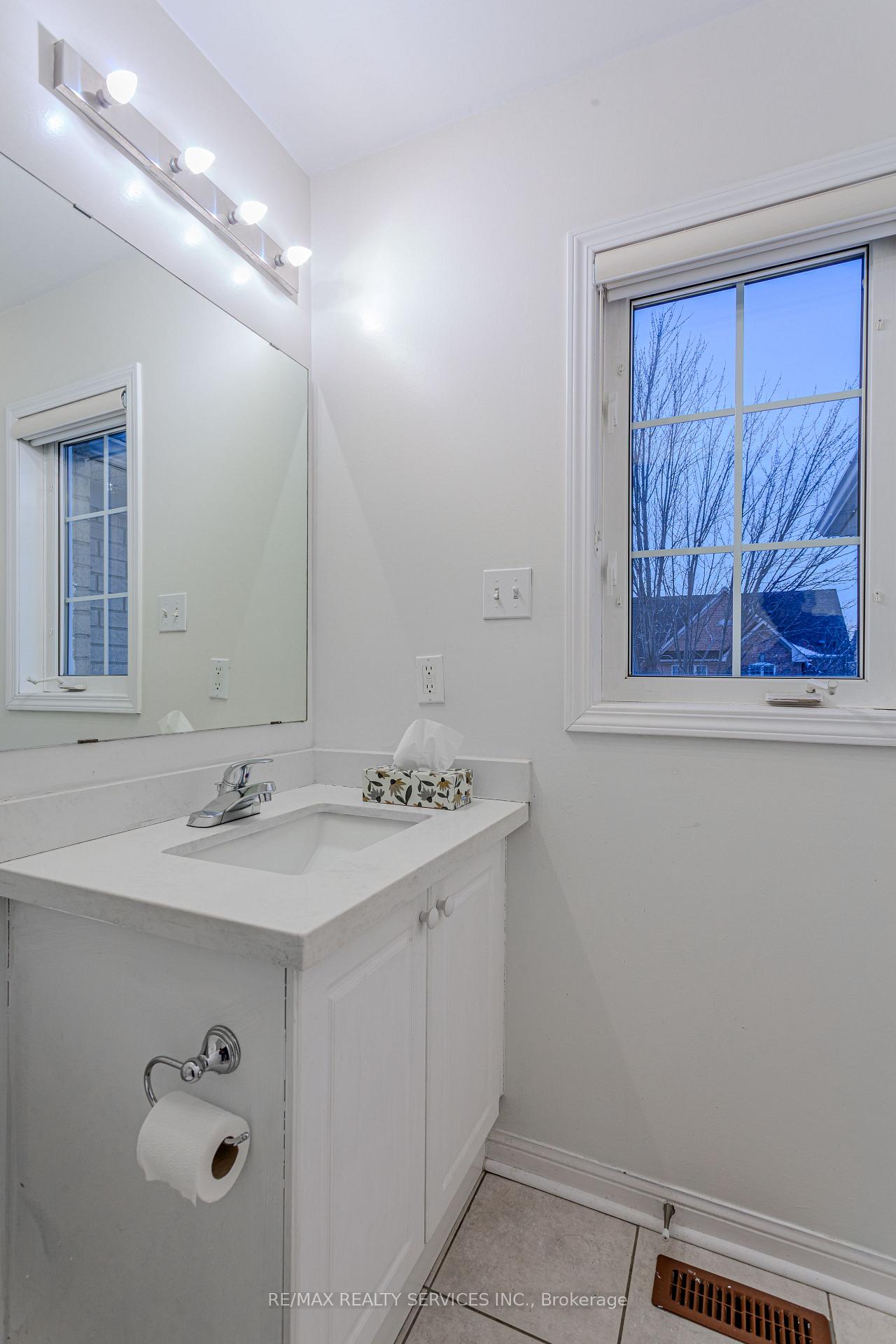 Photo 43 of 42 Cadillac Crescent, Brampton, Fletcher's Meadow — HOMEH