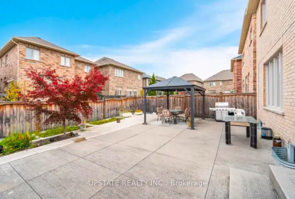 Photo 5 of 39 Mediterranean Crescent, Brampton, Bram West — HOMEH
